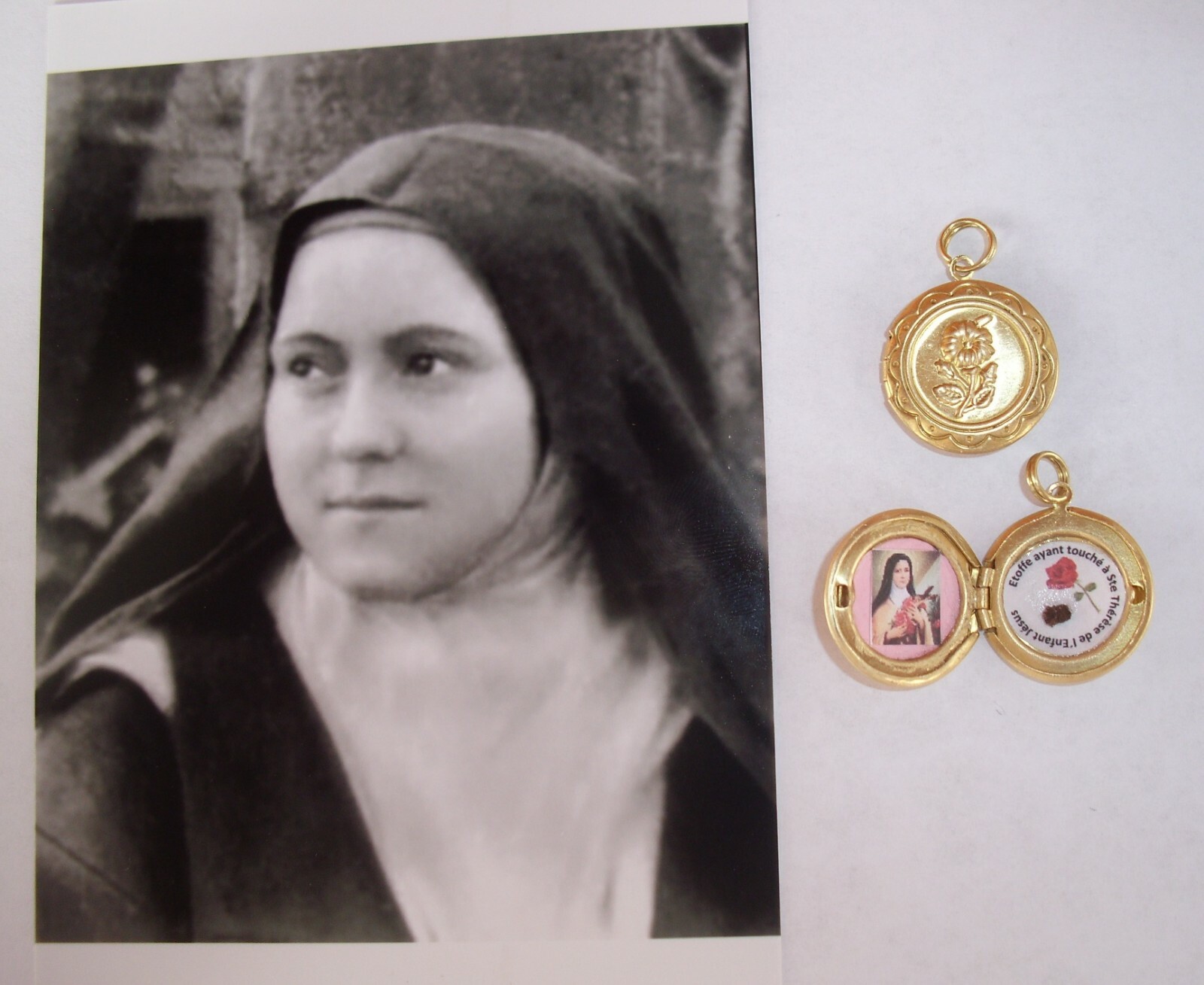St Therese of the Child Jesus/St.Therese of Lisieux "Little Flower" relic locket
