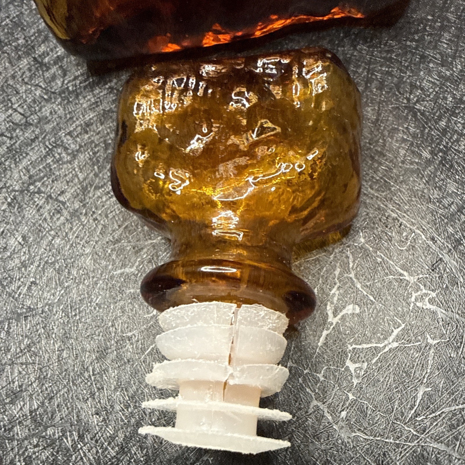 Empoli amber tree bark textured 11" decanter with stopper