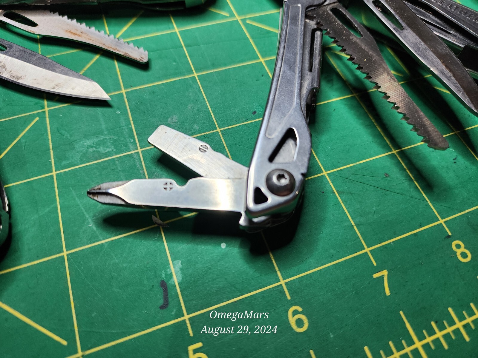 Leatherman Sidekick one at random