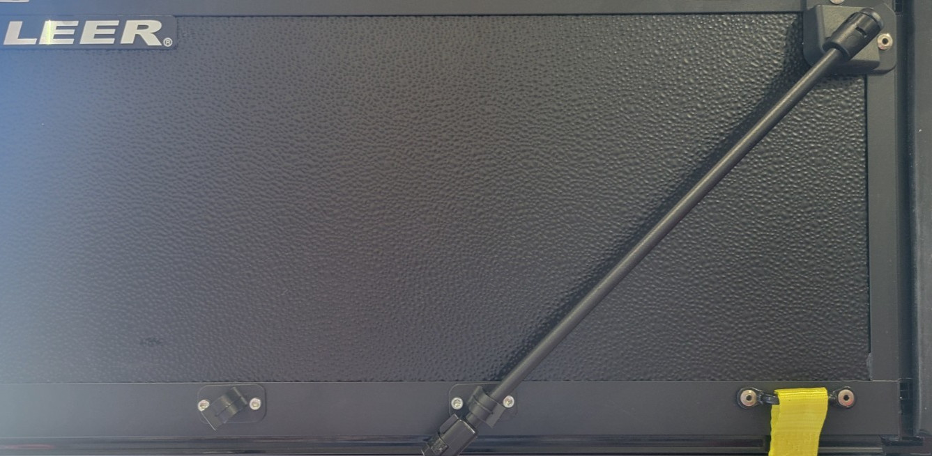 LEER Folding tonneau cover replacement prop rod clip #208364