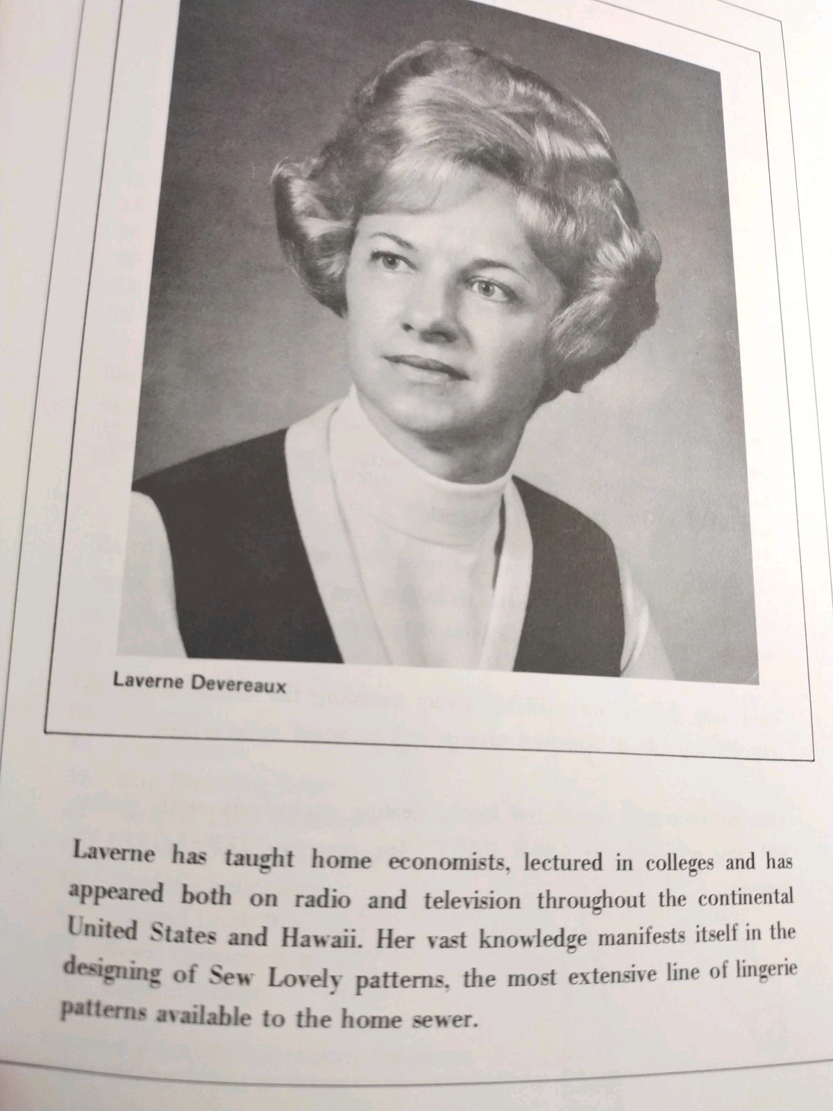Sew Lovely Lingerie by Laverne Devereaux GIRDLE & BRA Sewing Techniques BOOK 70s