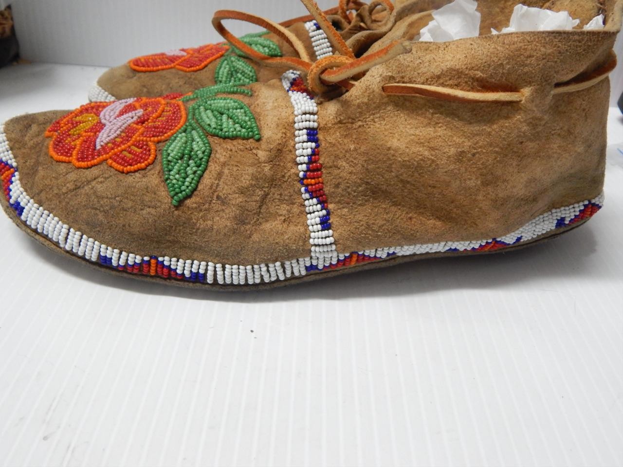 ANTIQUE c.1900-20s MONTANA CROW INDIAN FLORAL BEADED MOCCASINS - xlnt condition