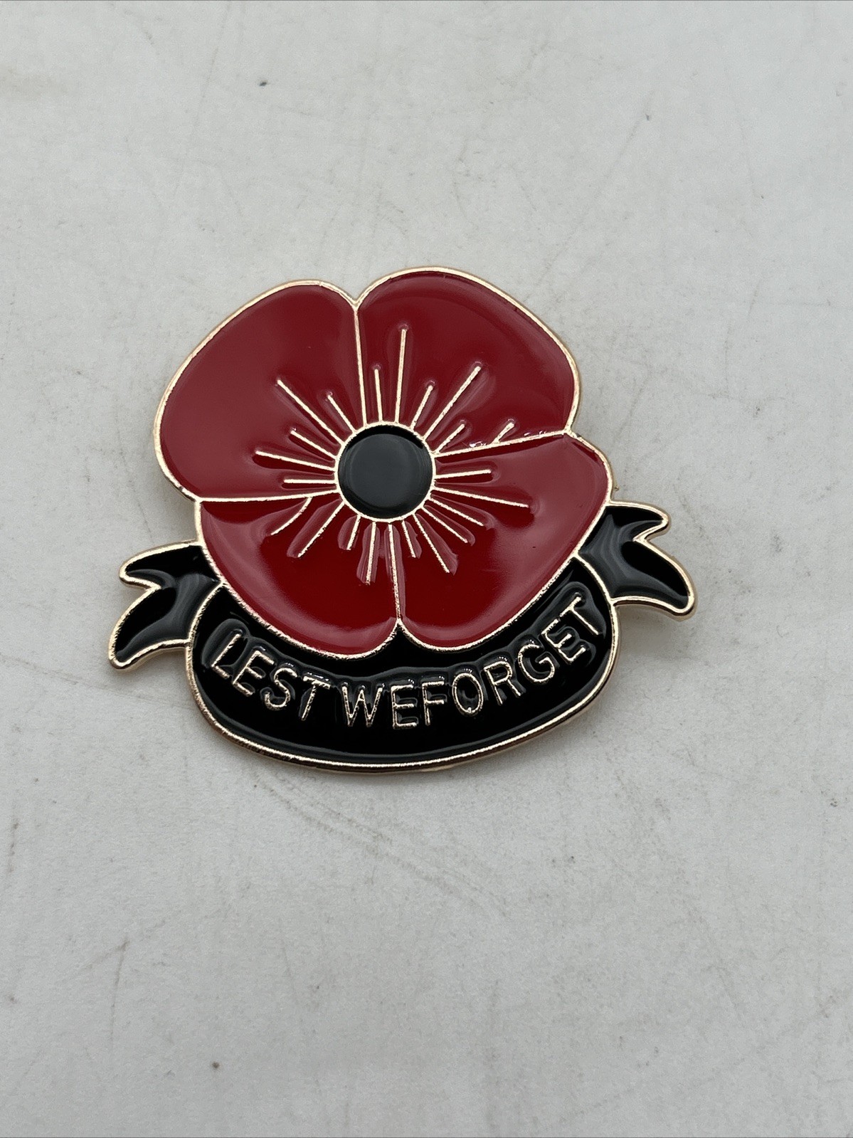 Remembrance Day Lest We Forget Red Poppy Metal Lapel Pin Badge