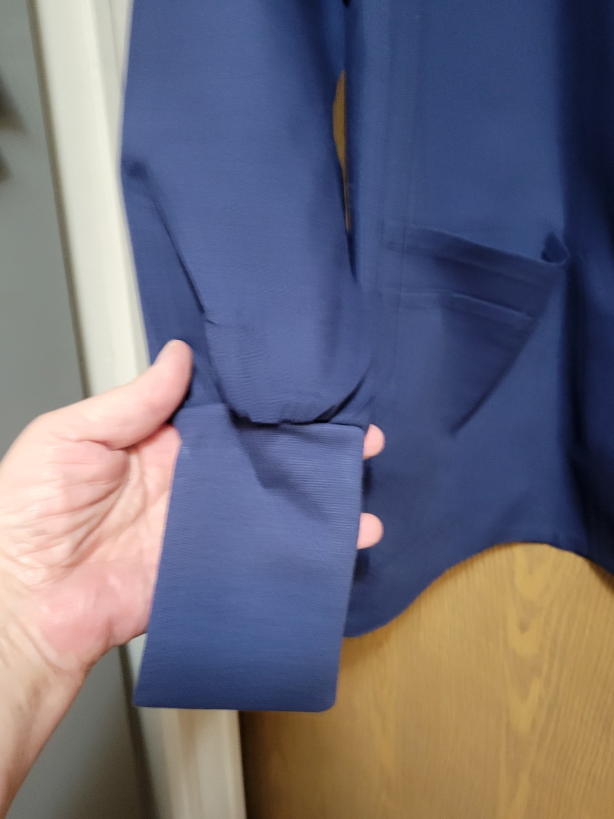 NWT. Med Unisex Long Sleeve Scrub Top/Jacket By Landau. Measurements Posted.