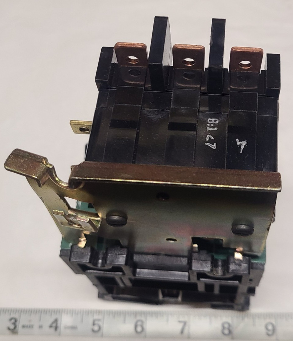 Furnas 14DF33AC81 Motor Starter Size 1, 27A Max, 200-575V rated 3 PH, 7.5-10 H.P