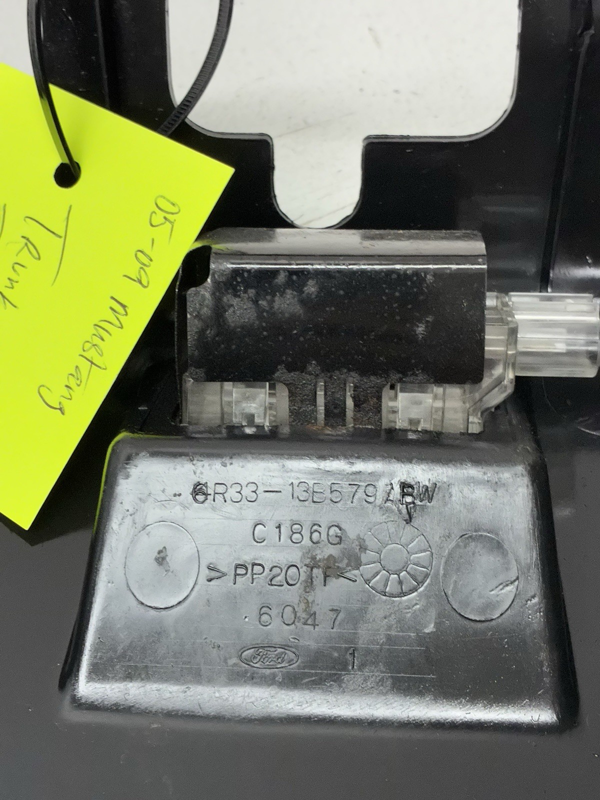 TRUNK LIGHT WITH BLACK BEZEL / 2005 - 2009 FORD MUSTANG OEM FACTORY OEM