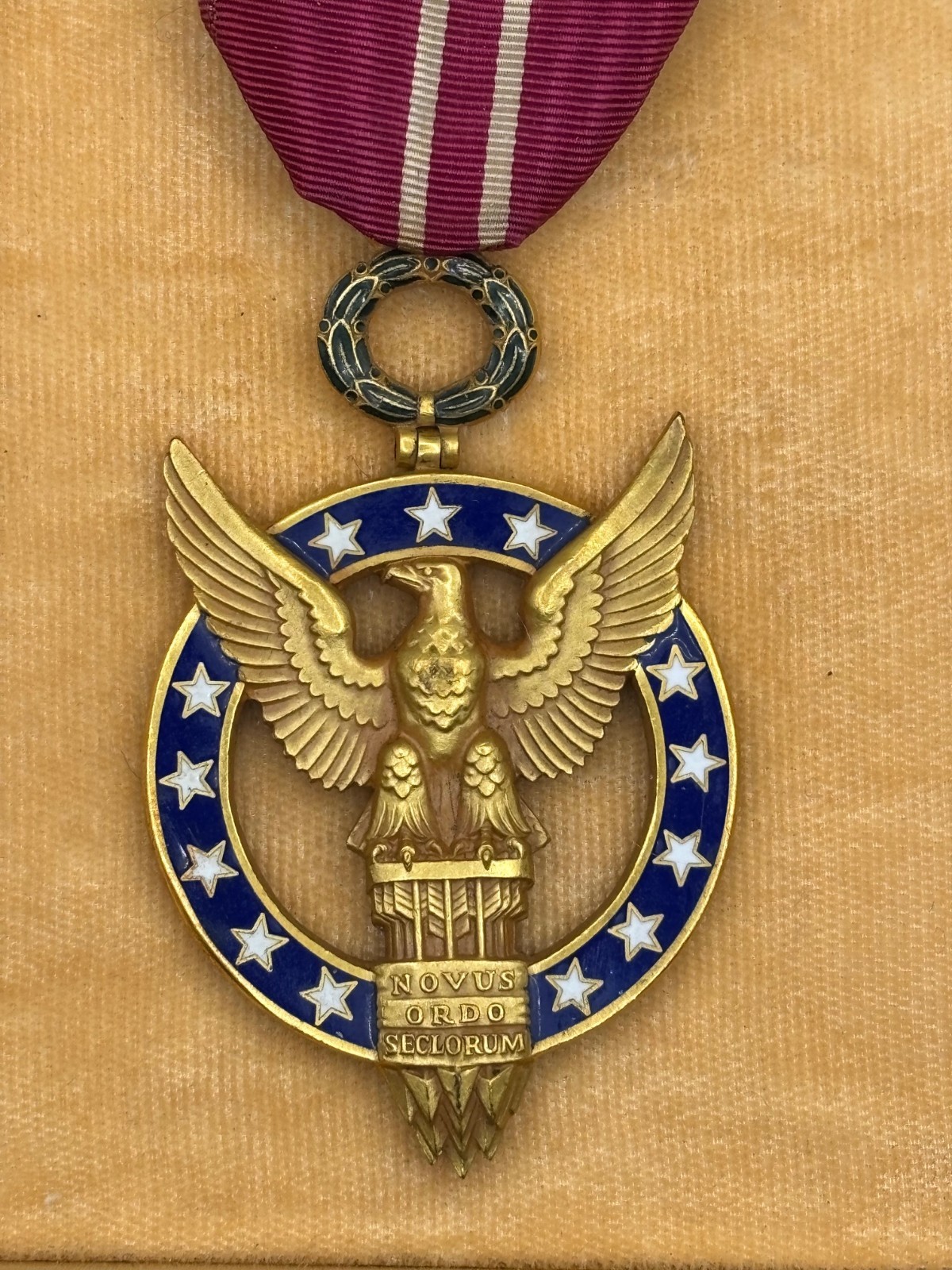 WWII US PRESIDENTIAL MEDAL FOR MERIT DECORATION RIBBON BAR ROSETTE CASED BB&B