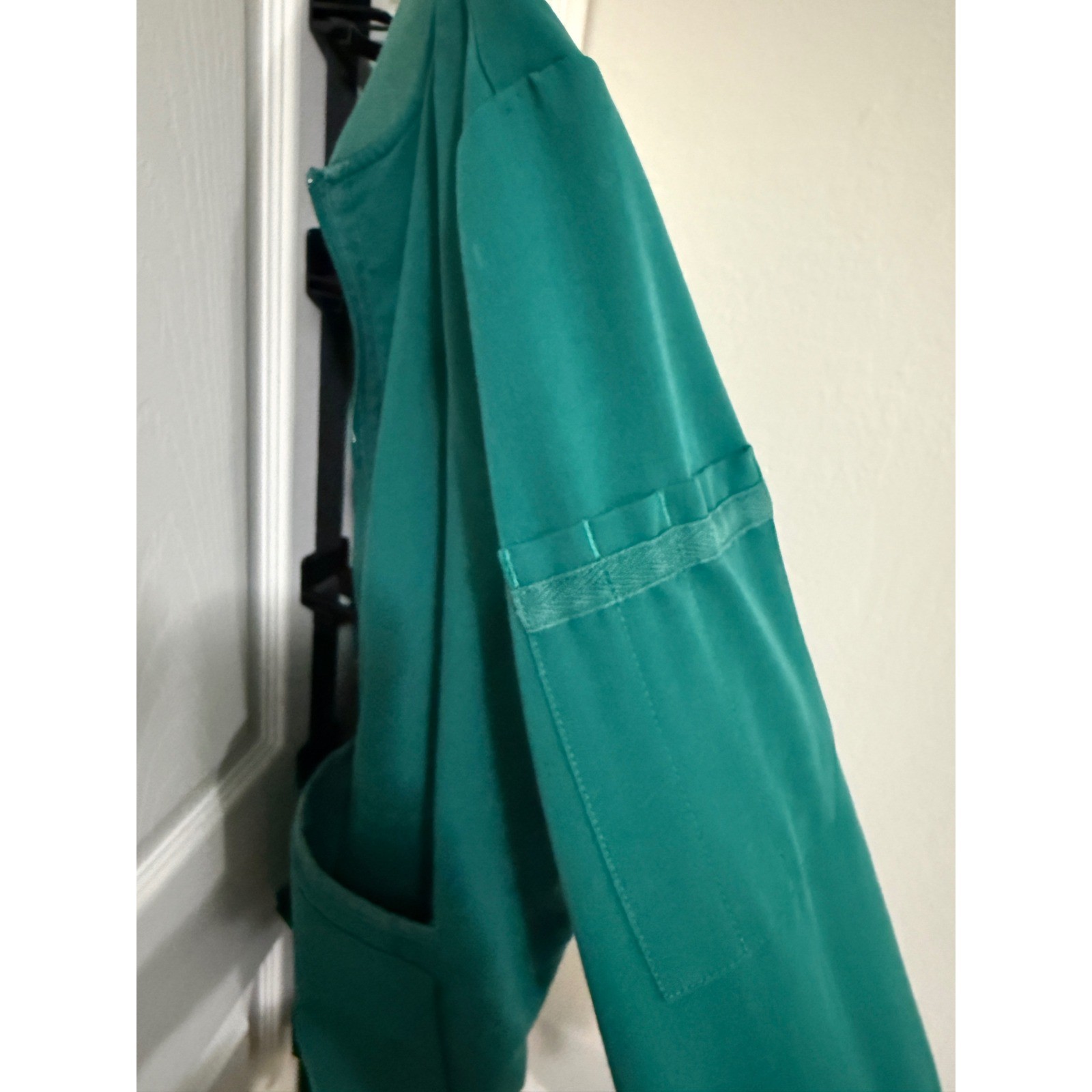 FIGS Bellery Scrub Jacket Green Full Zip Bomber Style Pockets W18SW1007 Womens M