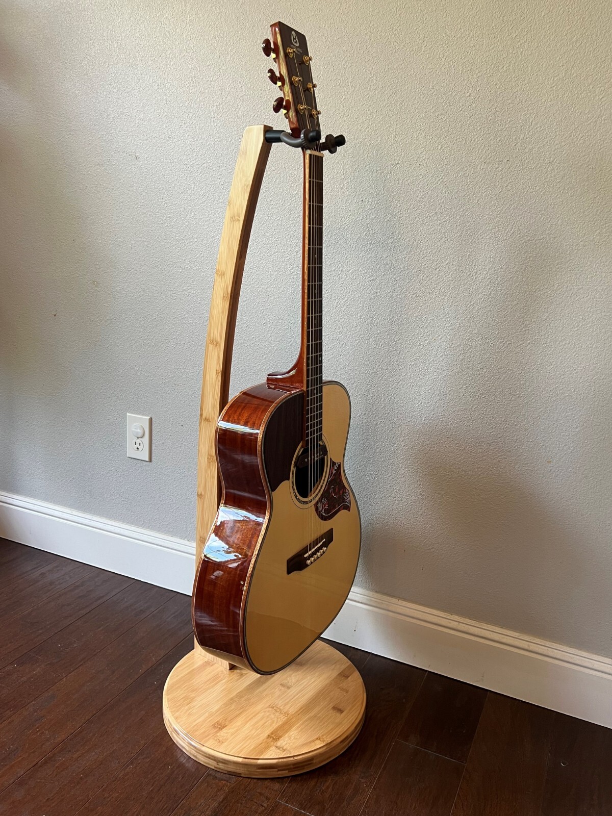 Bamboo Guitar Stand Display Rack for one instrument A single stand can hang one