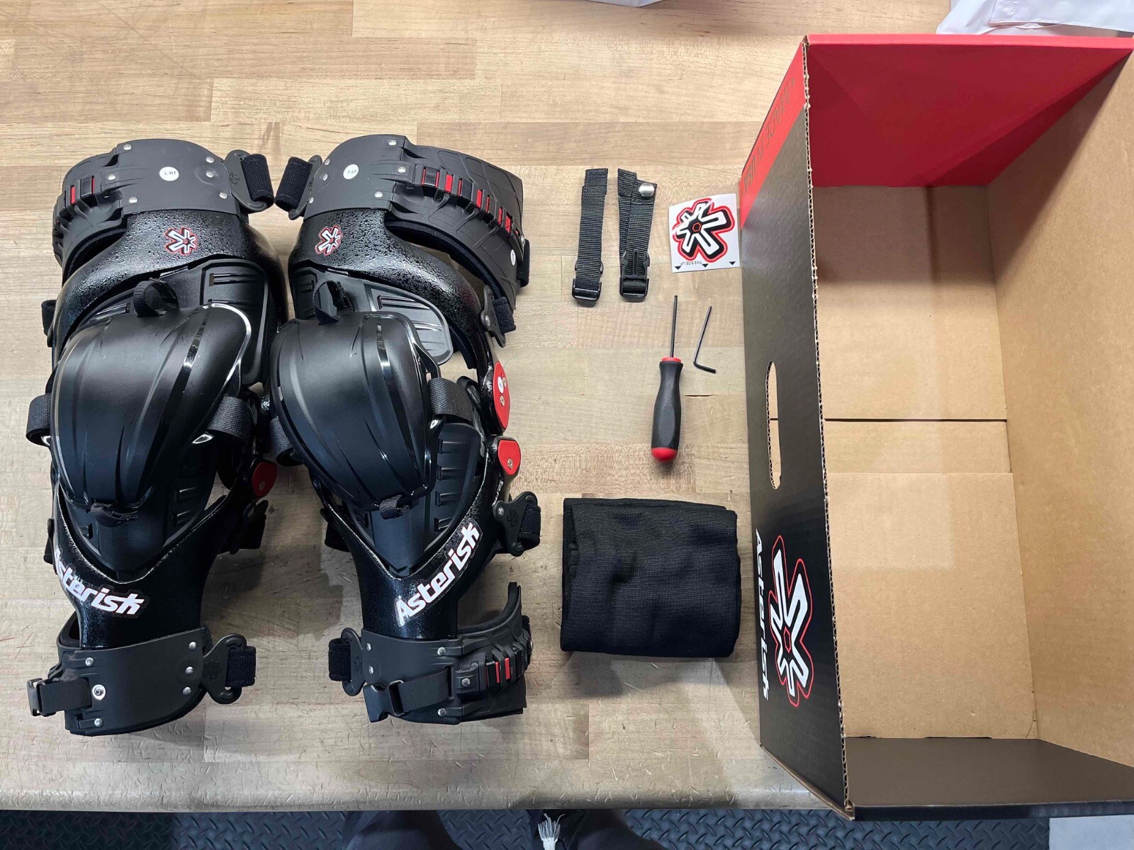 Asterisk Ultra Cell 4.1 Knee Braces Black Pair Large Size OPEN BOX