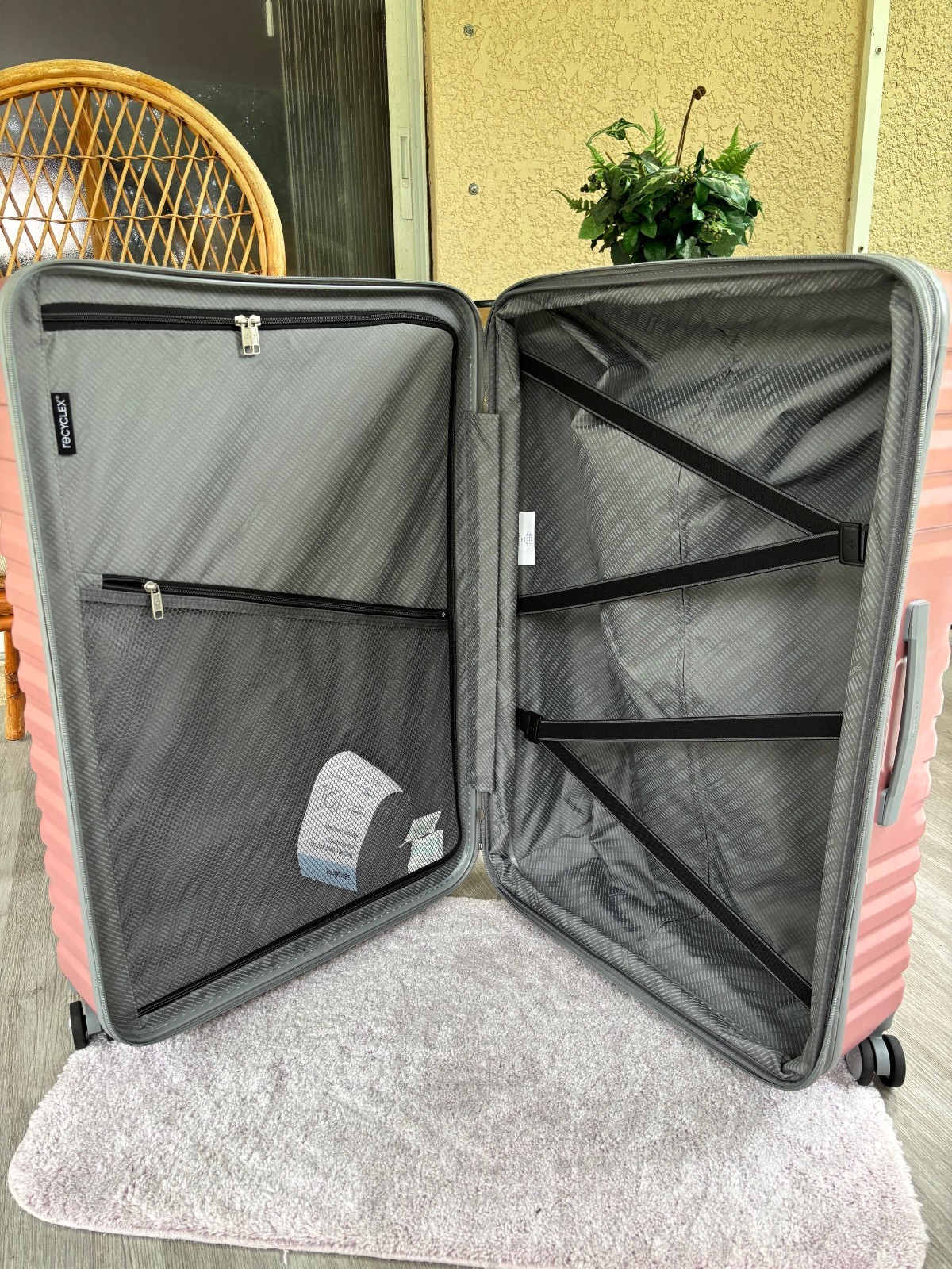 Samsonite Spin Tech 6 Large Spinner Color: Arctic Pink