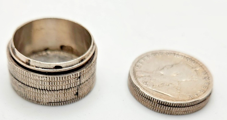 Indian Colonial 1918-25 Rupee Coin Silver Coin Pill Box George V King .917%