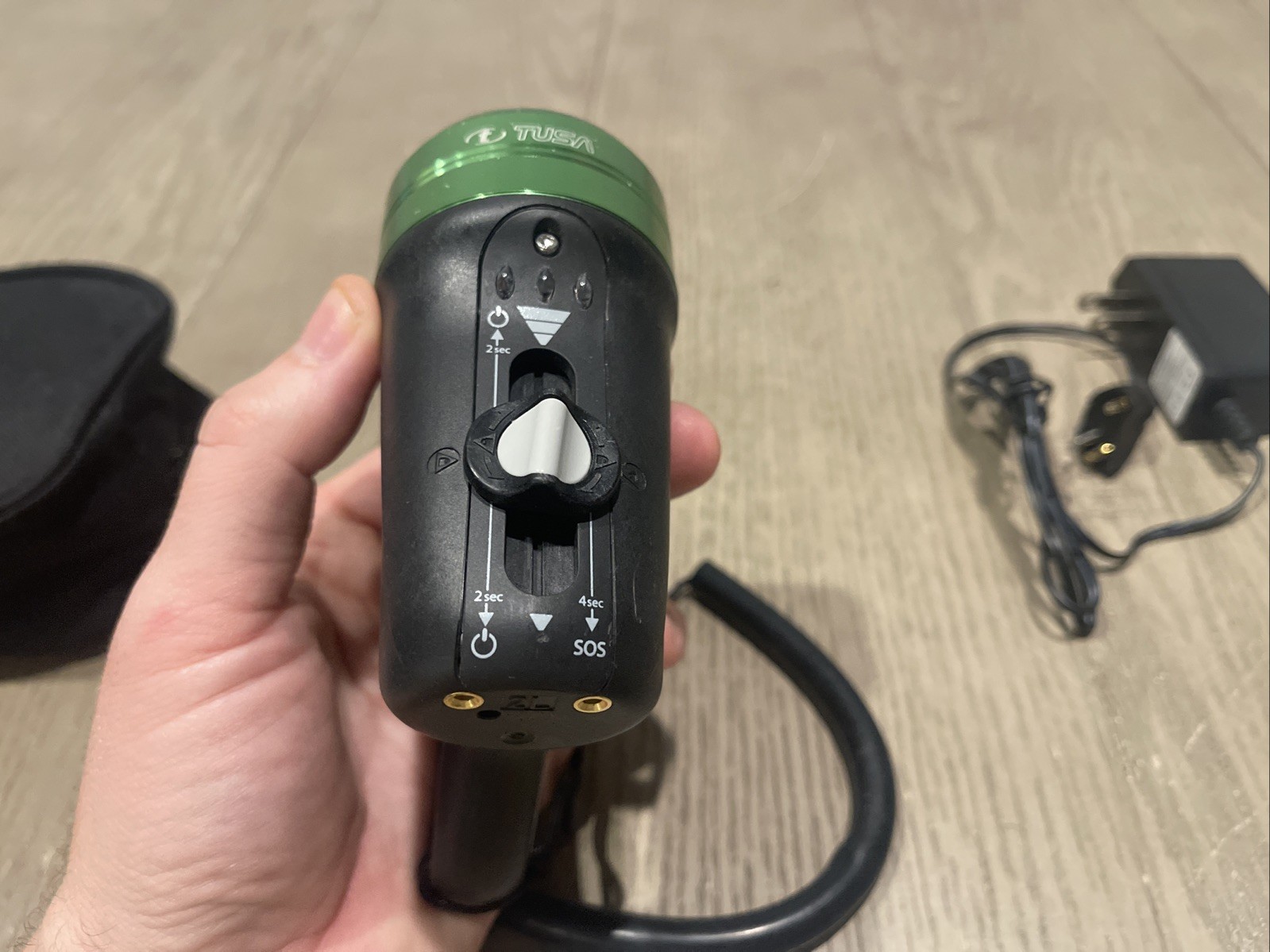 TUSA TUL-600 LED Dive Light With Case, Charger, and Manual