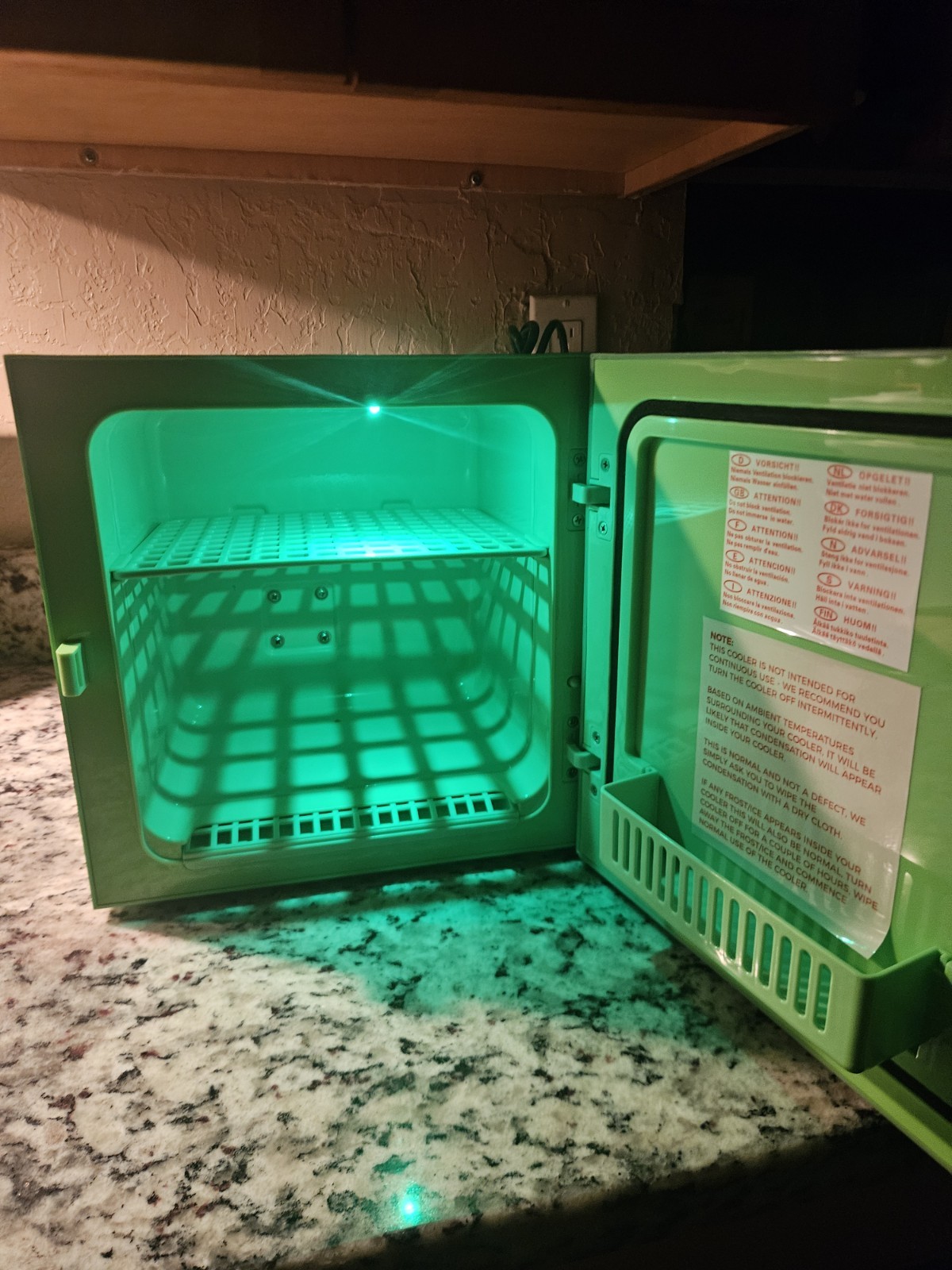 Minecraft Green Creeper Mini Fridge 6.7L with Light (Fits 9 Cans) 10.4 x 10 x 10