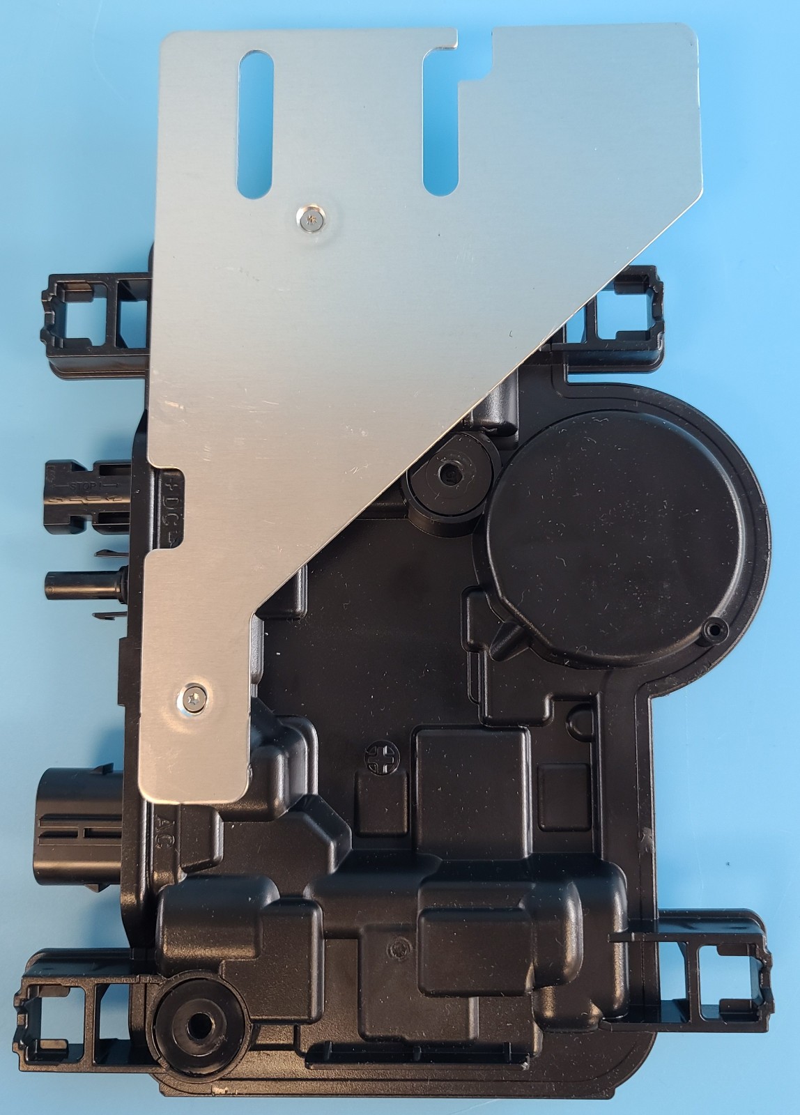 Enphase IQHC Microinverter IQ8HC-72-M-DOM-US MC4 Wire Connector w/mntg bracket