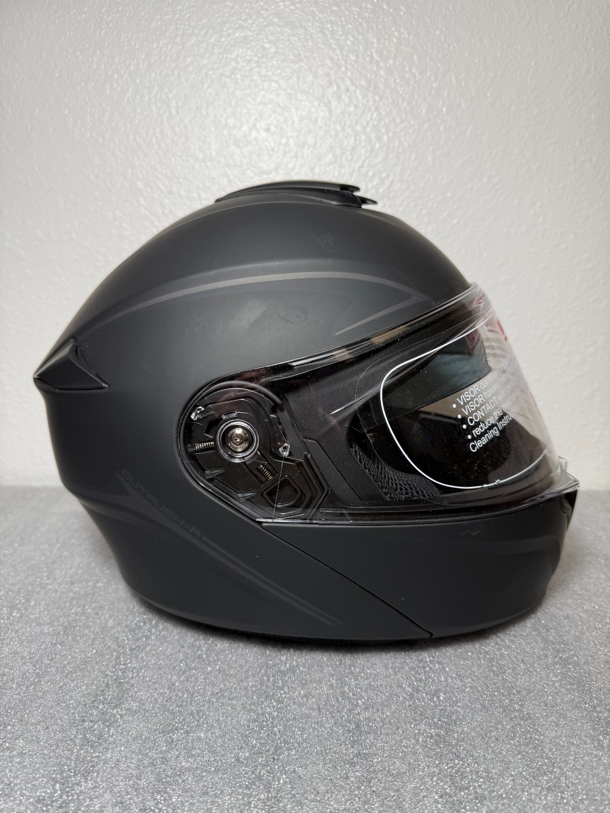 Sena Outrush R Modular Flip-up Motorcycle Helmet Matte Black Bluetooth