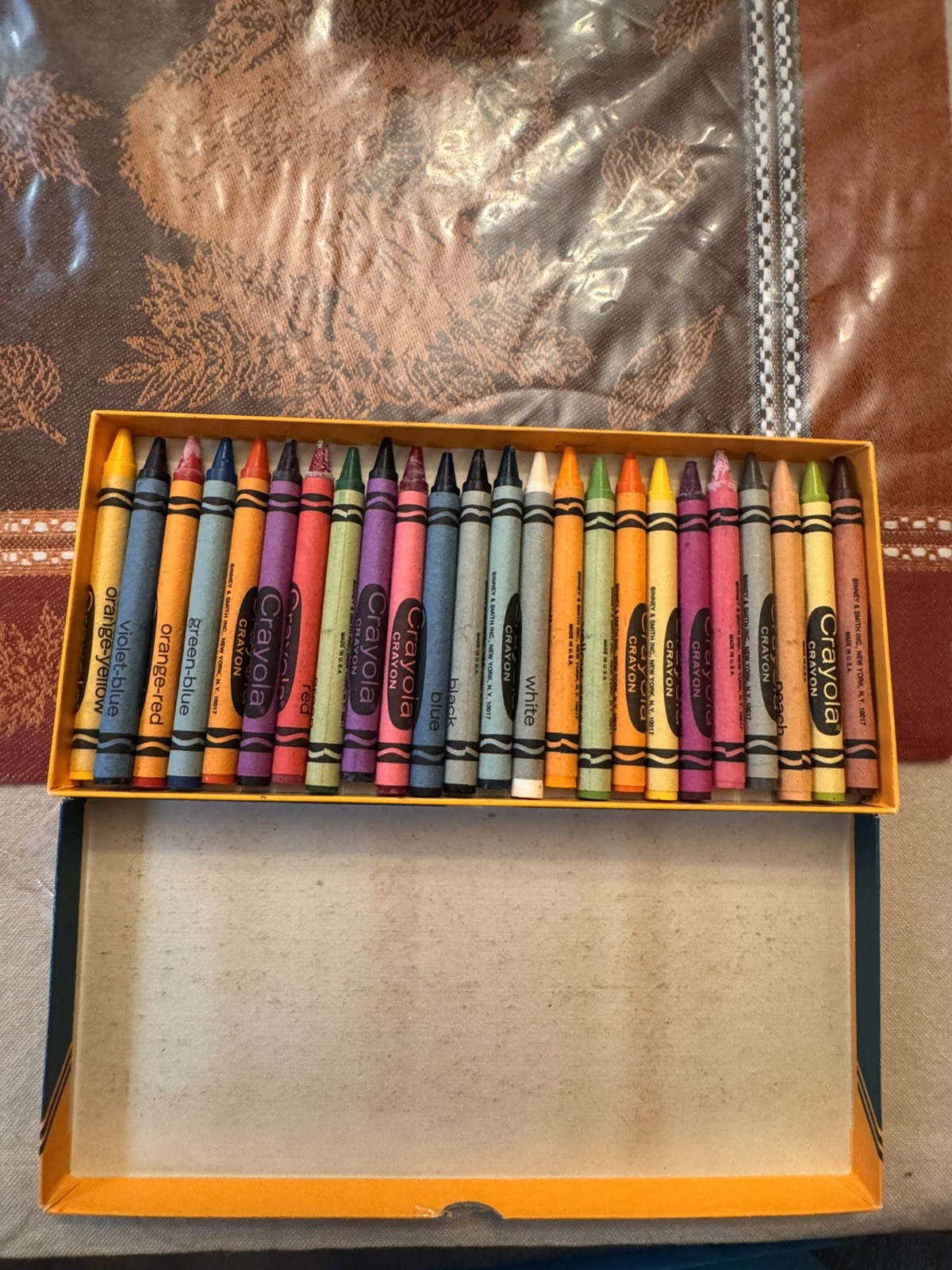 Binney & Smith Crayola Crayons Vintage Flat Box 24 Count No 241 Retired HOF NOS!