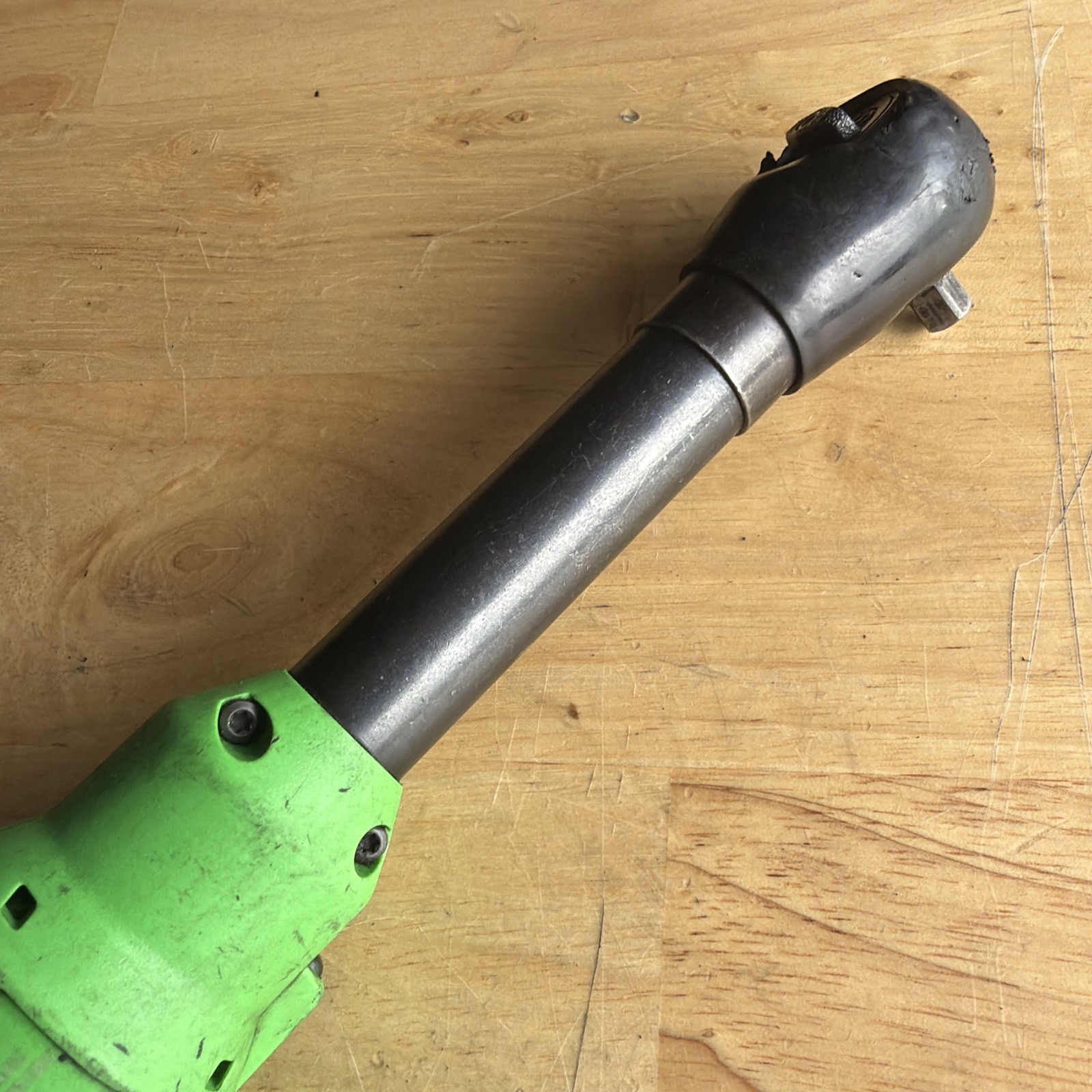 Snap On Tools Cordless Long Neck Ratchet 1/4" Drive Green W/ 1 Battery CTR717G