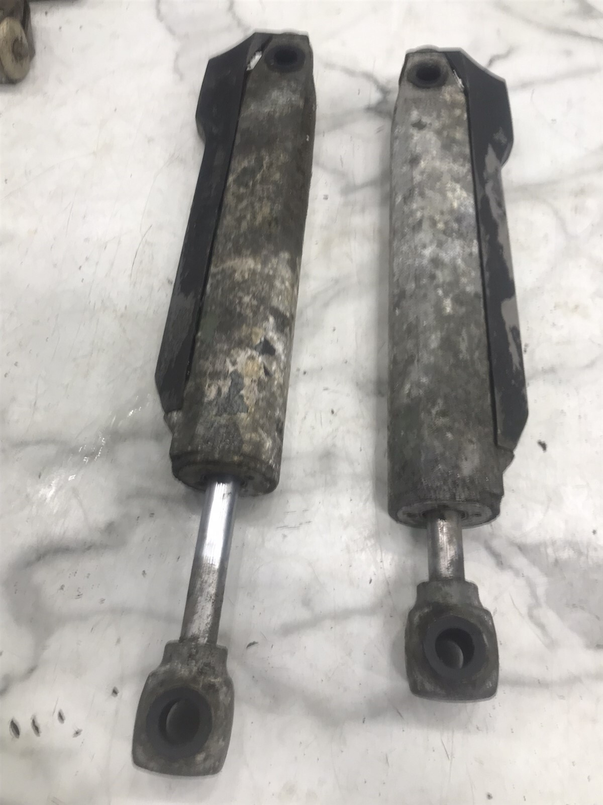 Volvo Penta Stern out drive outdrive trim tilt lift hydraulic cylinders NO SALT