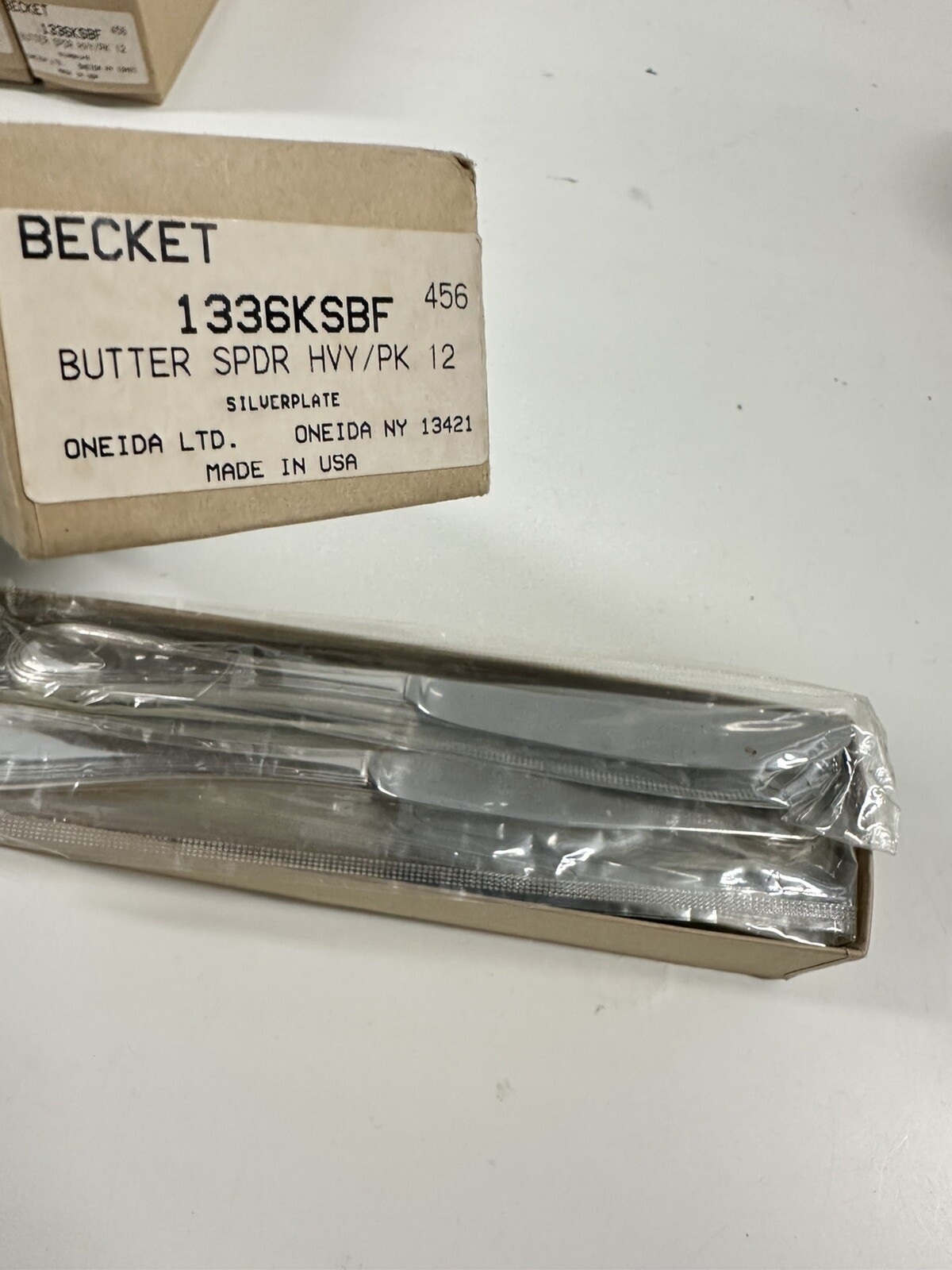 Oneida BECKET 1336KSBF Silverplate Butter Spreaders Set of 12 – New in Box USA
