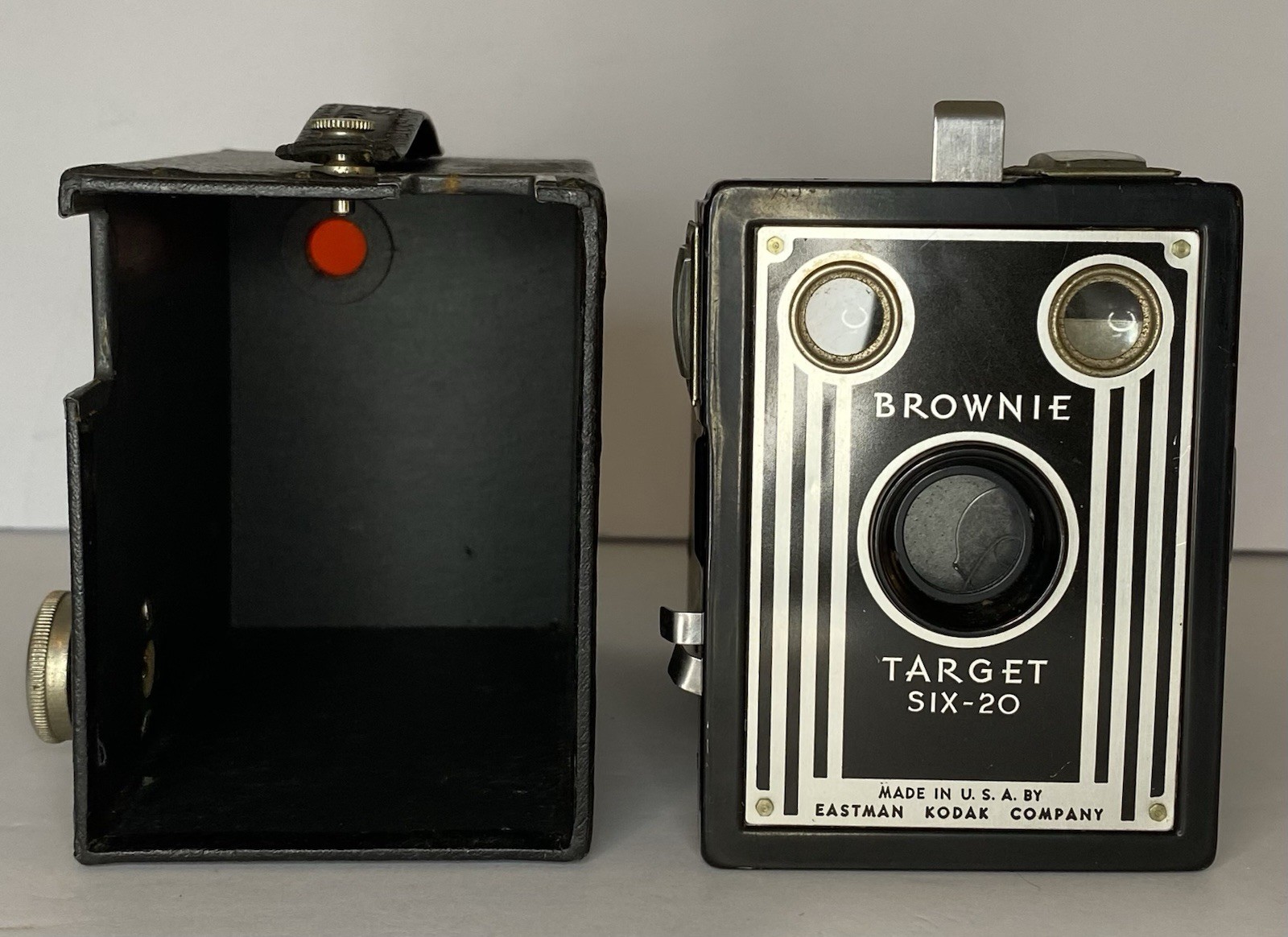 Brownie Target SIX-20 Camera Kodak Eastman Company 1946-1952 Art Deco *UNTESTED*