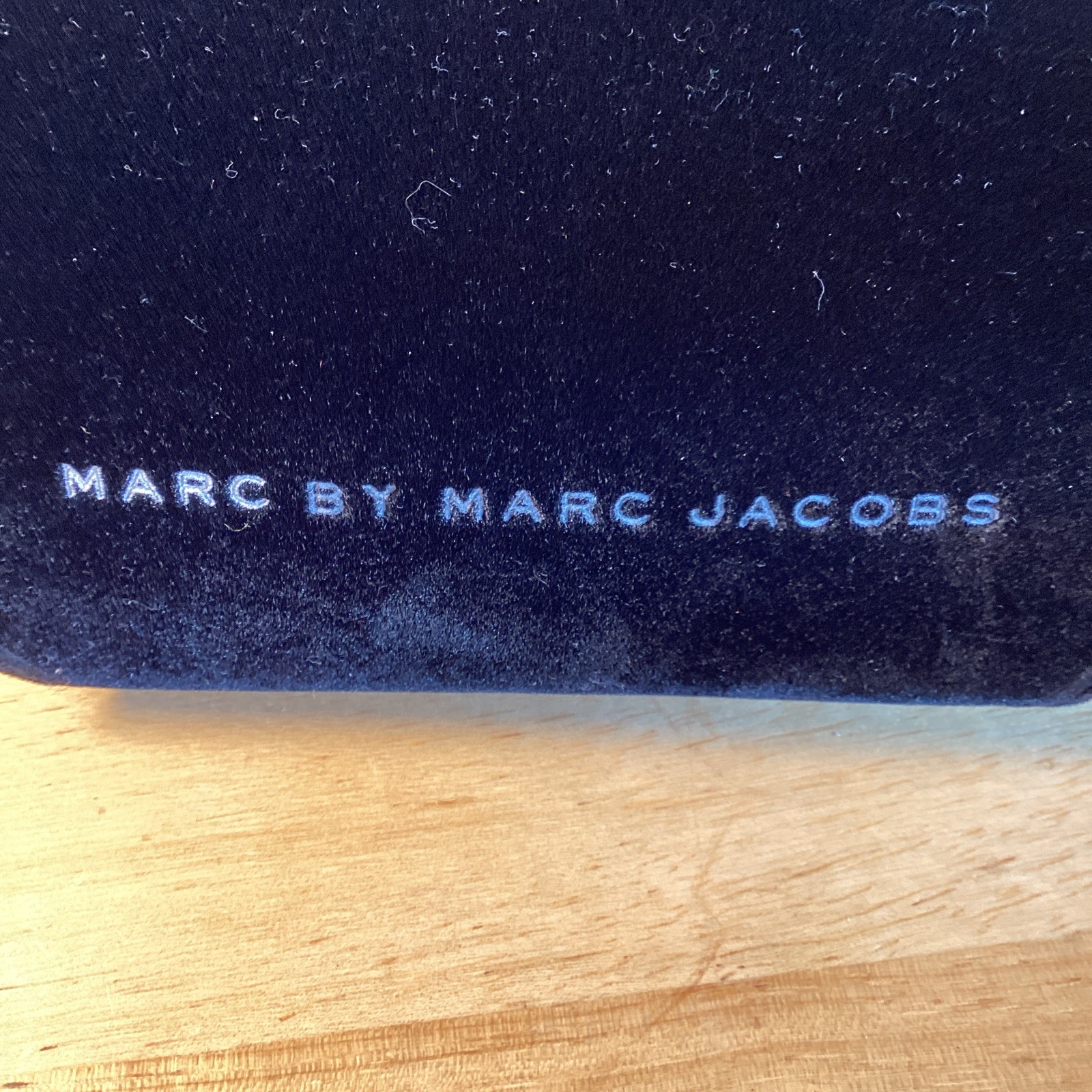 New Marc By Marc JACOBS Black Velvet Eyeglass Sunglass Case Magnetic Closure
