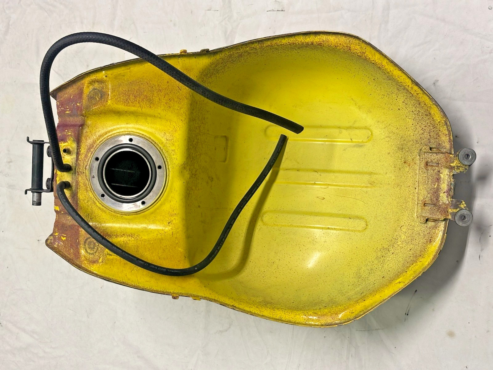 2004-2005 04 05 SUZUKI GSXR 600 750 OEM GAS TANK FUEL CELL RESERVOIR *NO DENT*