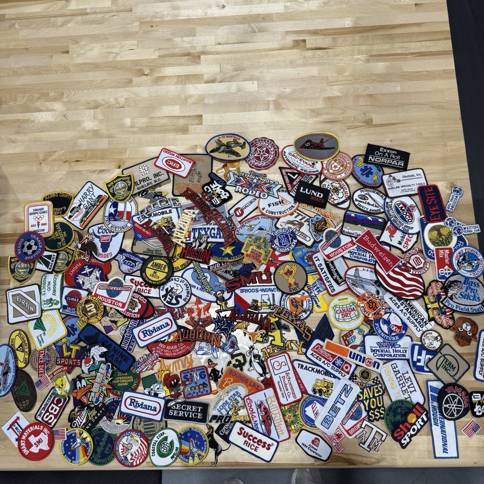 25 lot Random Mix High quality Sew / Iron on Patches Vintage Patches Embroidered