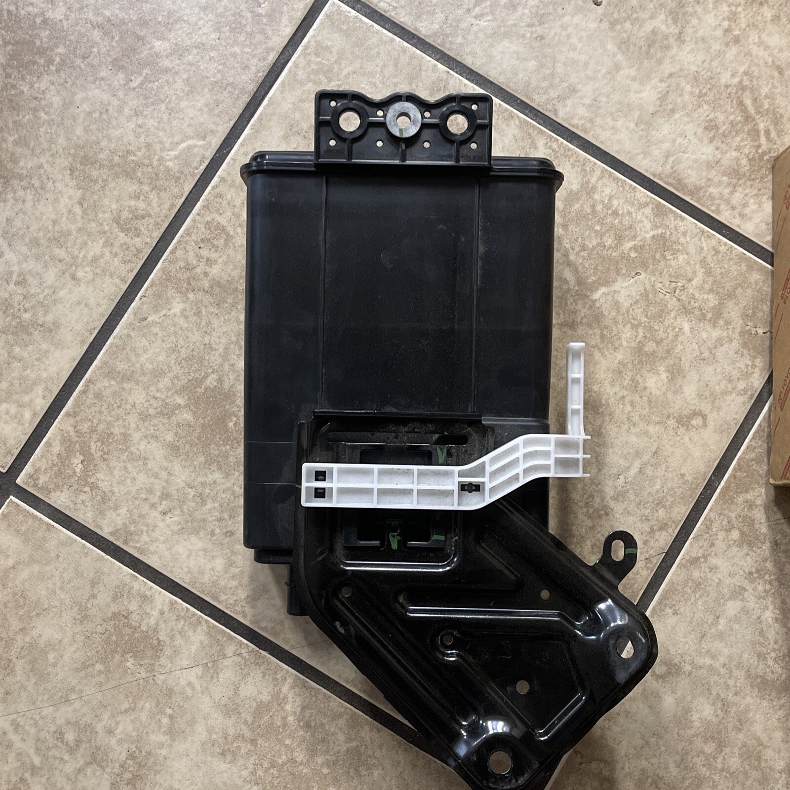 New OEM Genuine Toyota Corolla Evap Charcoal Vapor Canister 77740-02220