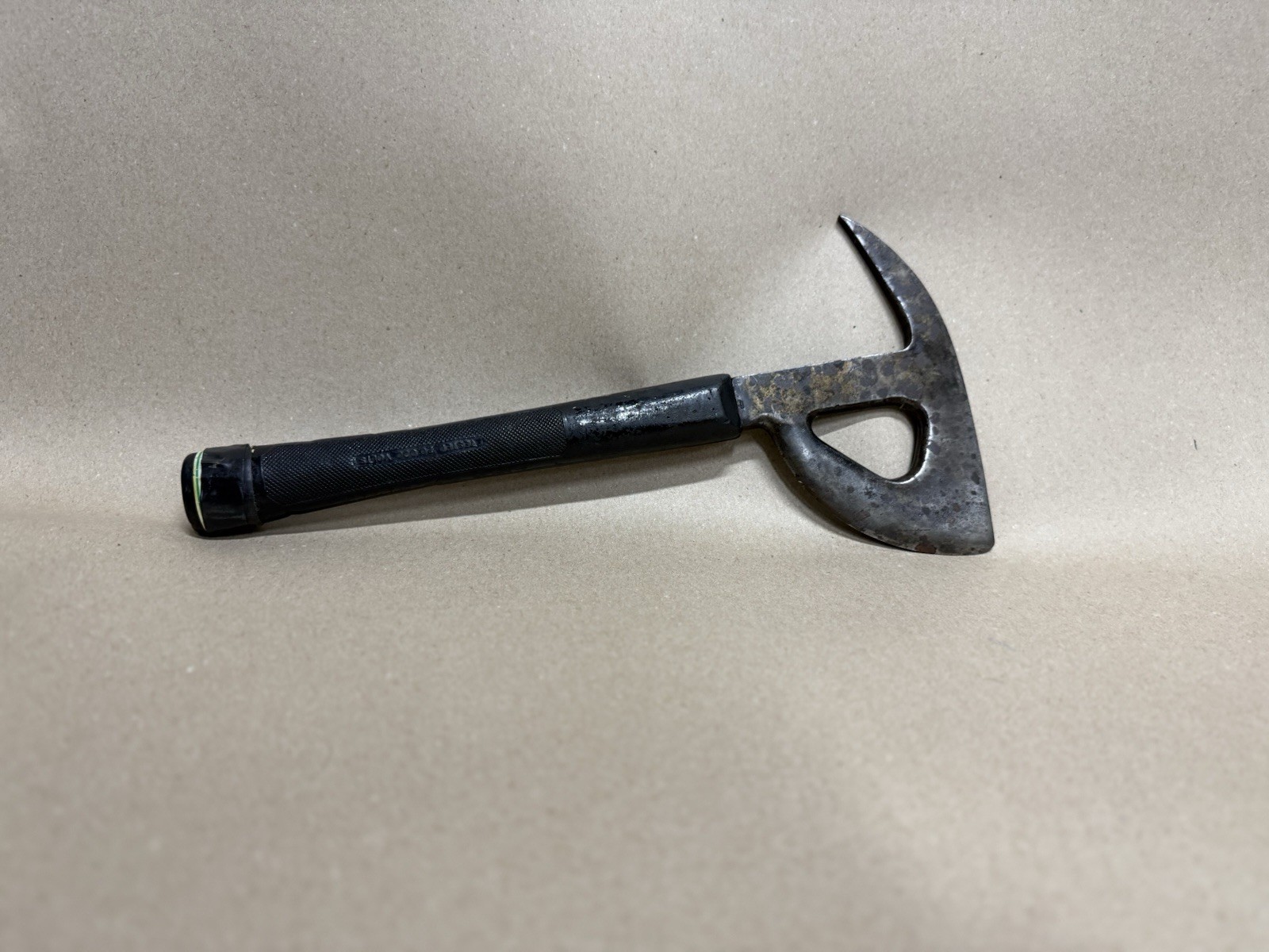 Britian UK WWII Airforce Aircraft Escape Axe 27N/1 - Insulated Rubber Crash Axe