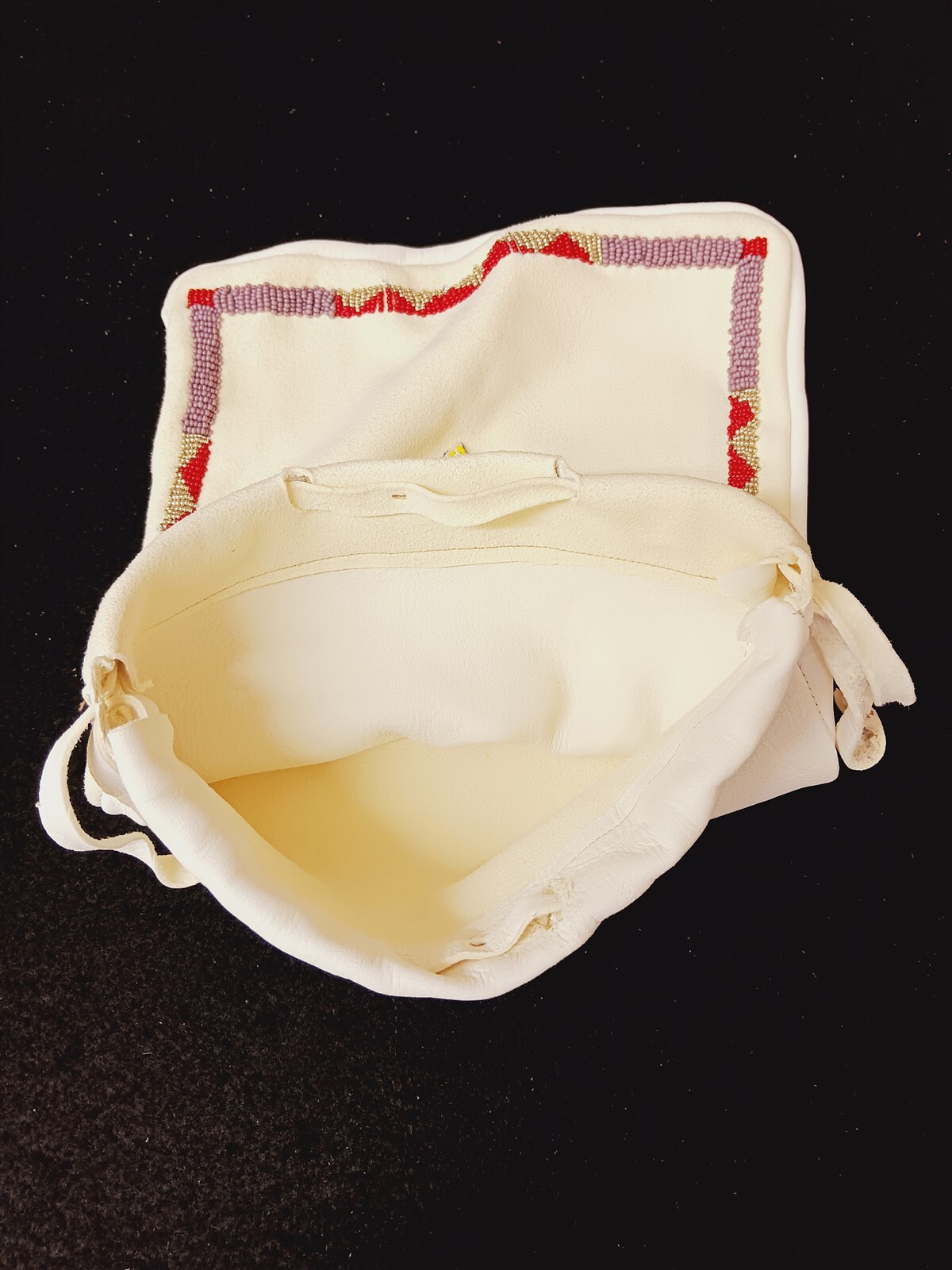 NICE LARGE HAND CRAFTED CUT BEADED BUCKSKIN NATIVE AMERICAN INDIAN PURSE/BAG