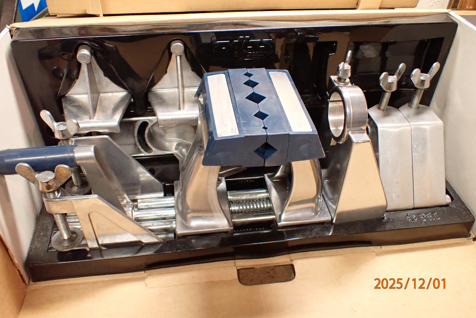 LOT A NEW OLD STOCK VINTAGE SWISS ORIGINAL ZYLISS KIT WITH CENTERS JAWS READ