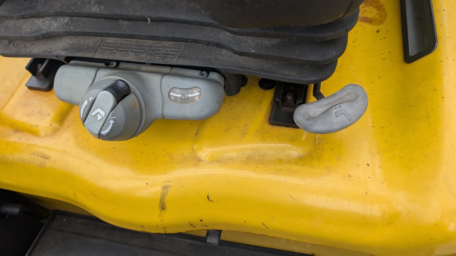 Yale 36V Electric Forklift, 3000# Capacity, Triple Stage Mast, ERP030VTN36TE082