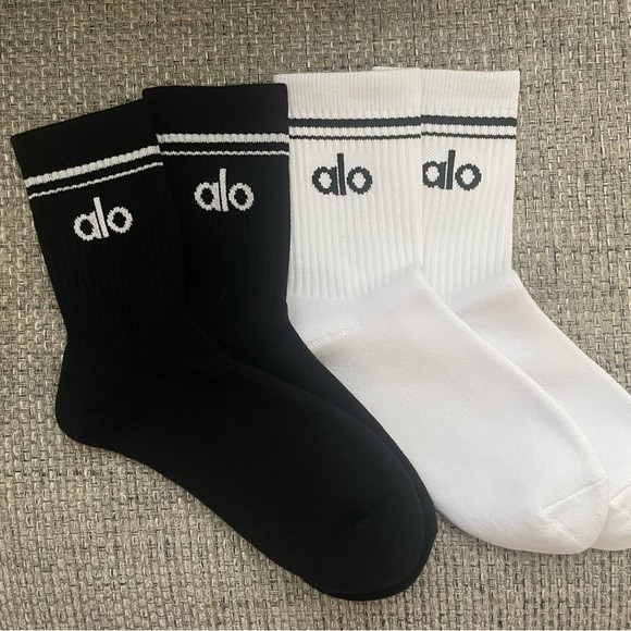 Alo yoga socks 2 pairs Size S