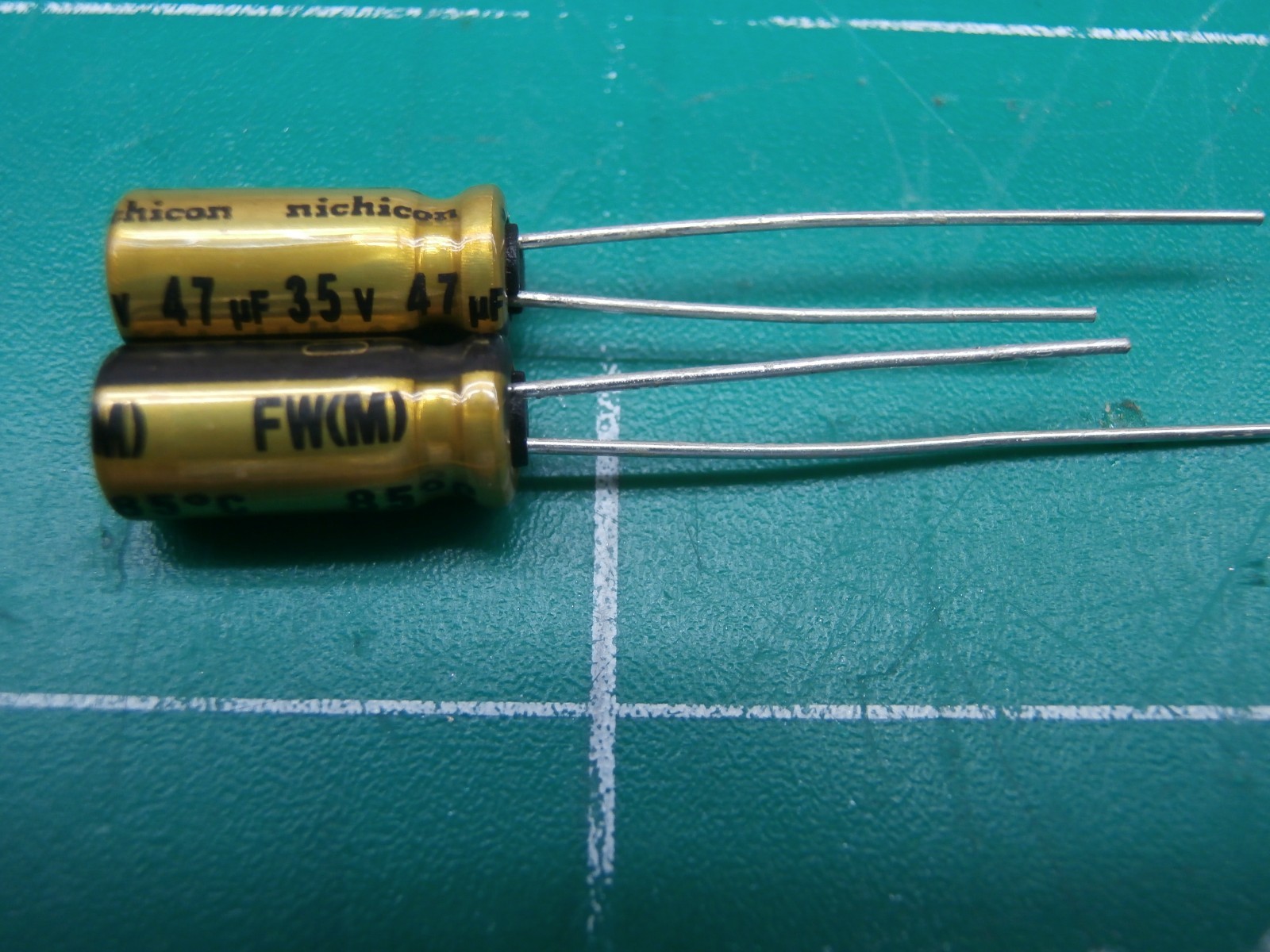 Nichicon UFW Audio Grade Gold Series 47uf 35v Electrolytic Capacitors 30pcs