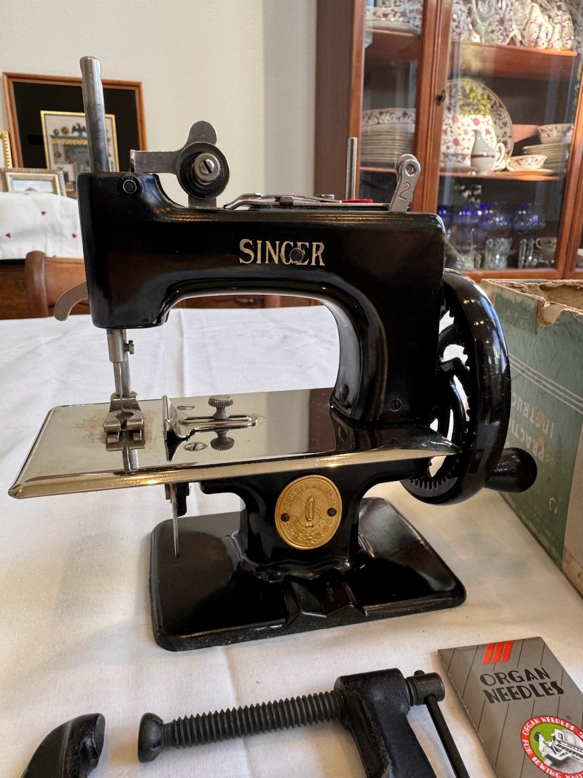 Singer Sewhandy Model 20 Child’s Sewing Machine with clamp & orig box