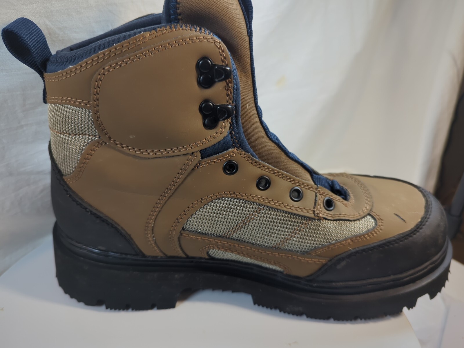 Cabela’s Ultralight Felt Sole Wading Boots Men's 11 M Brown Black