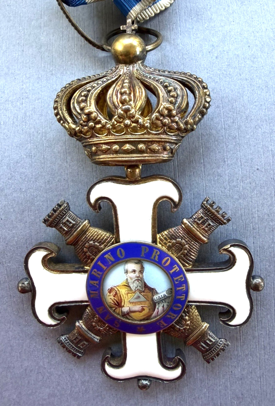 ORDER OF SAN MARINO   ITALY  Commander Class Neck Badge with ties.