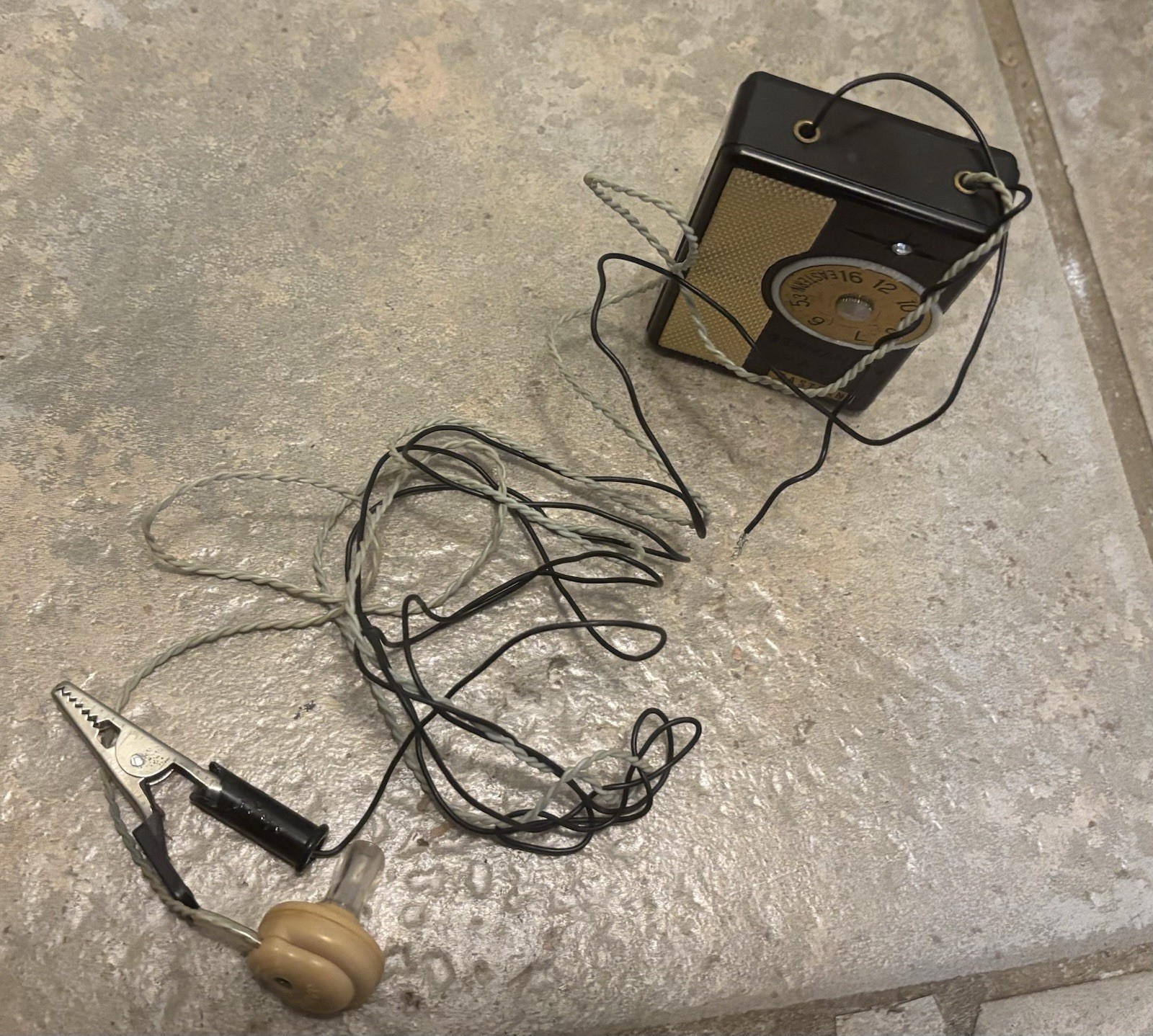 Vintage 1960s Eastern Germanium Crystal Pocket Radio Japan ER-22N? Black