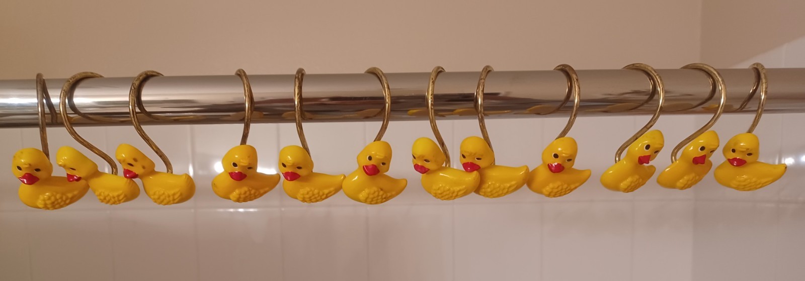 Shower Curtain Hangers Set Of 12 Vtg Yellow Ducks Facing Forward