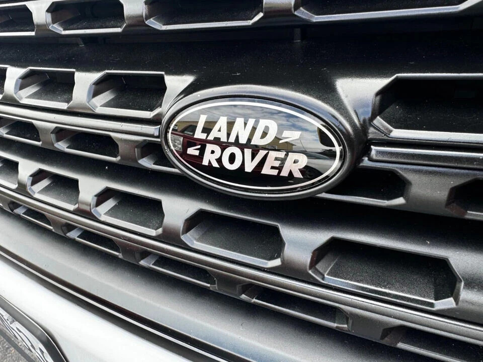 LAND ROVER DISCOVERY 5 L462 GENUINE LAND ROVER GRILLE BADGE BLACK SILVER