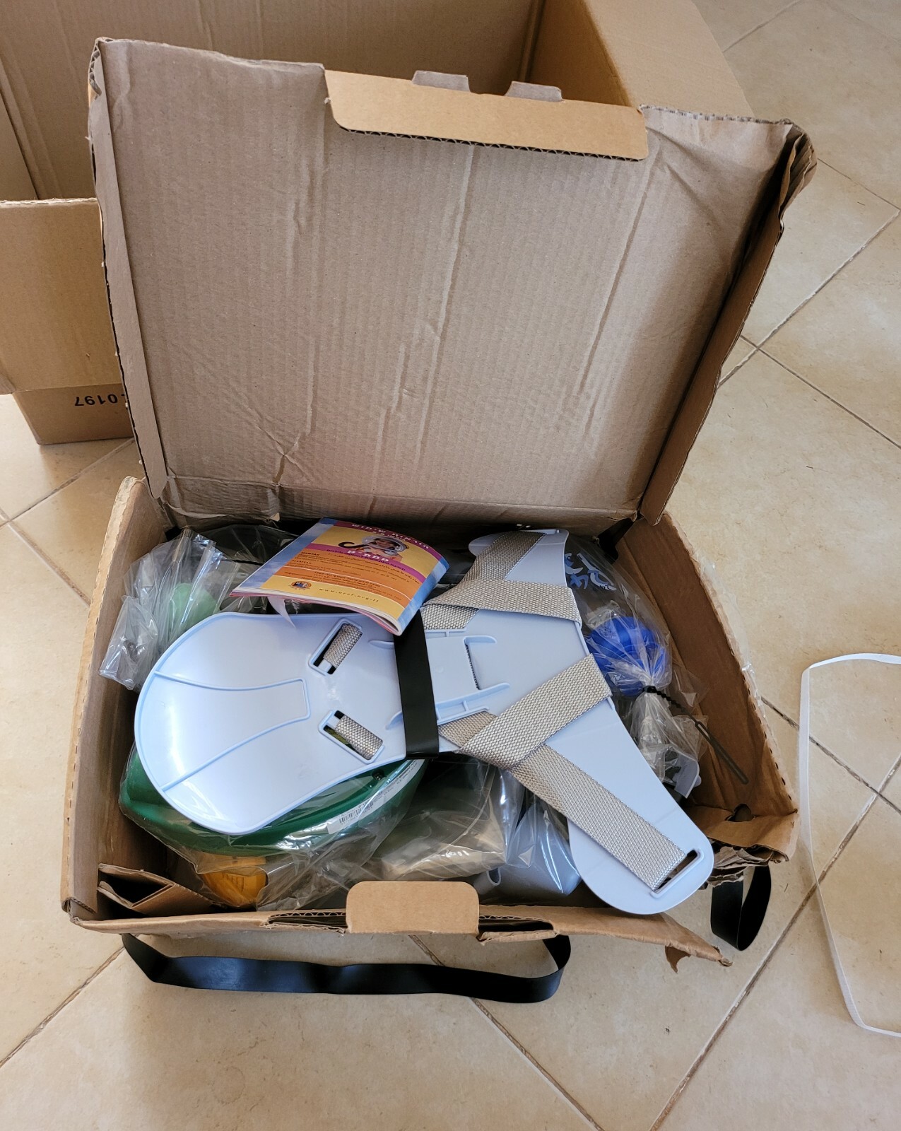 Children Kids Babies Israeli Protective Kit Gas Mask Age 0-8 new 2011