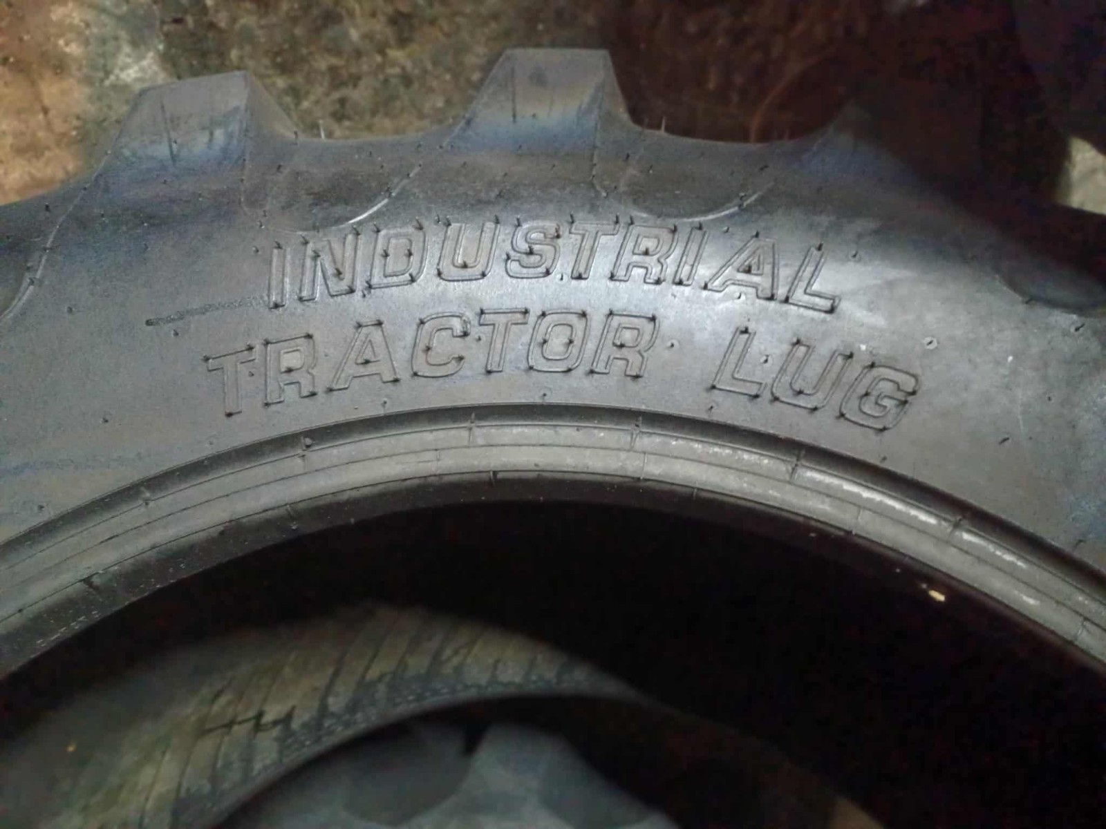 17.5L-24 TIRE R-4 NEW COSMETIC BLEM 8PLY 17524 17.5 24