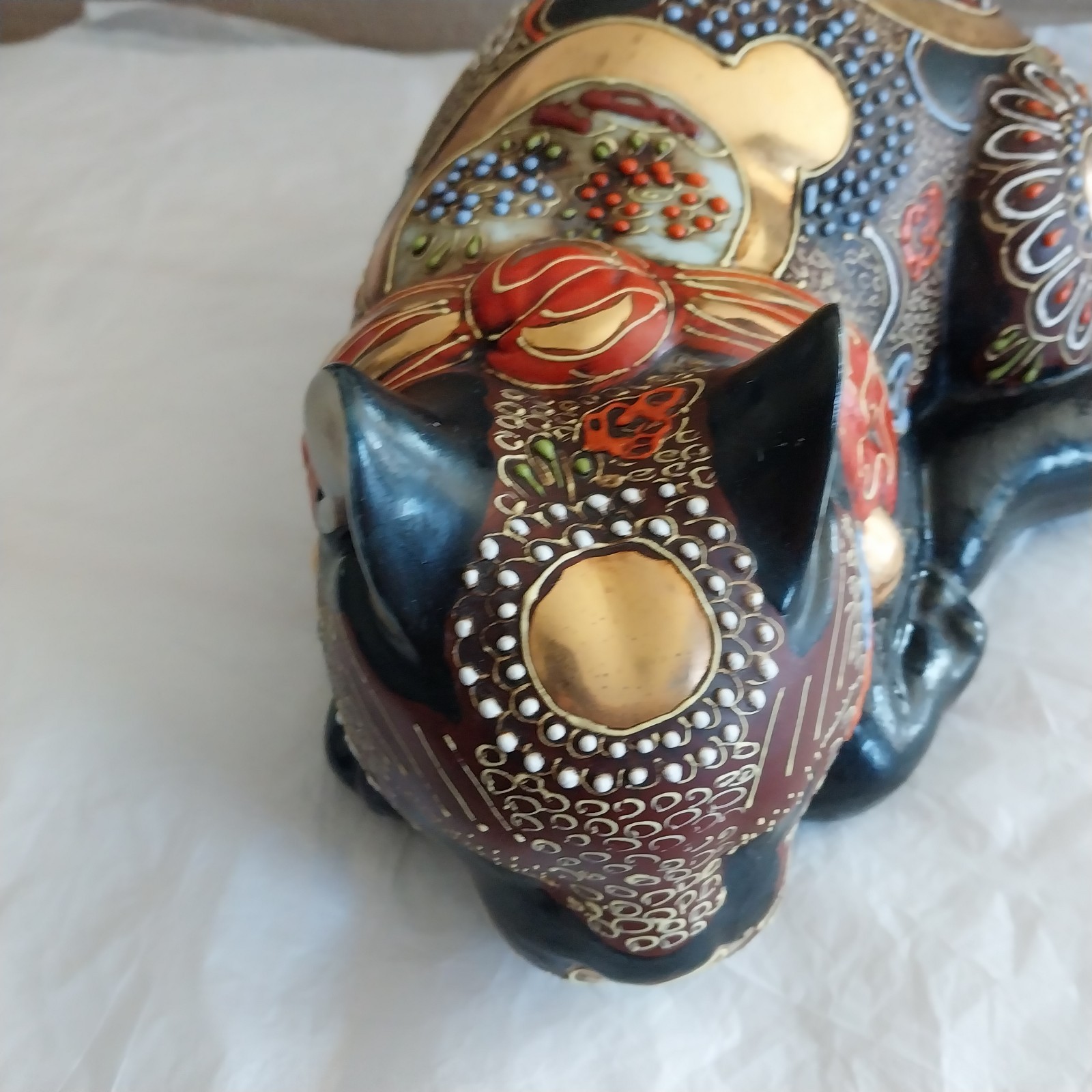 Japanese Kutani Style Moriage Nemurii Neko Sleeping Cat 10" Signed Black Gold