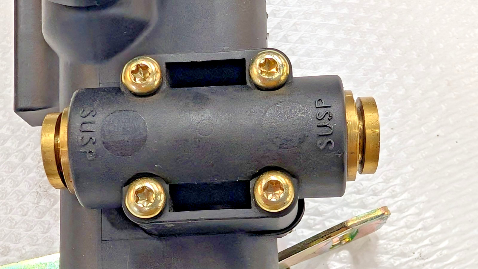 2607243C92 International Link Hadley Height Control Valve W/ Dump 2607243C93