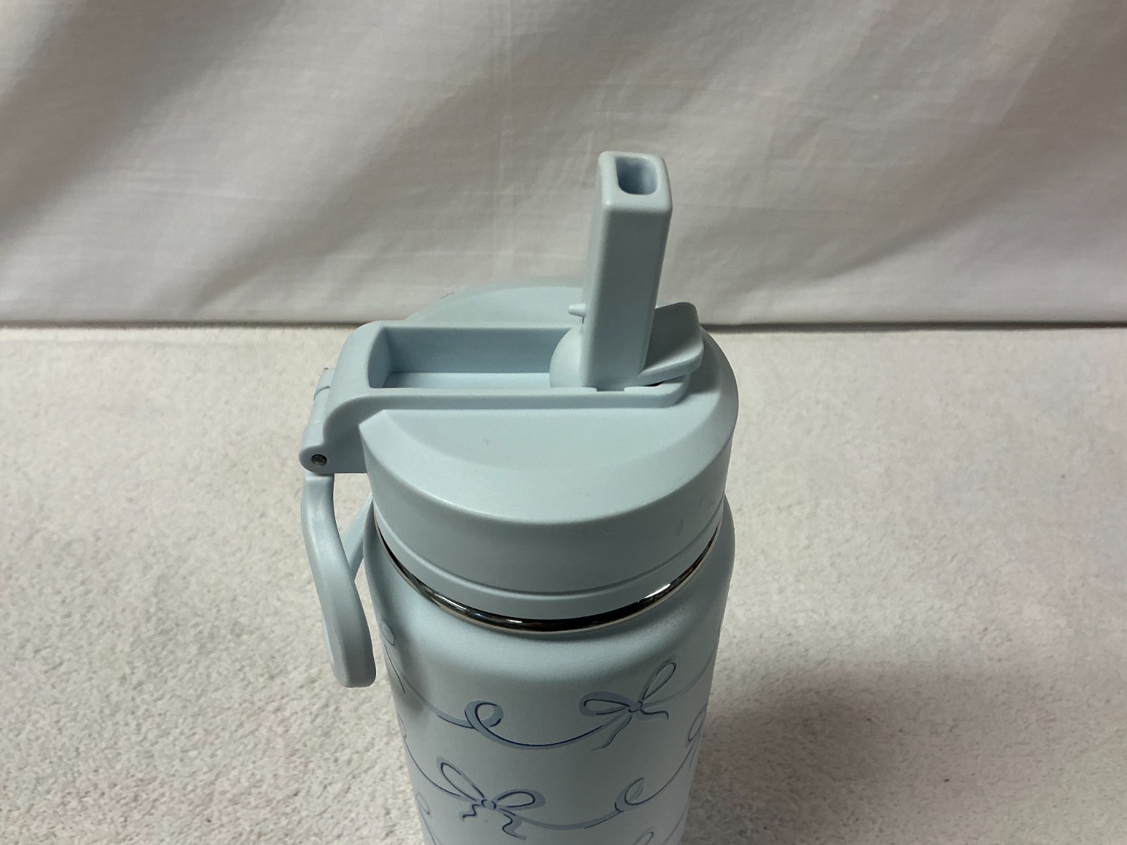 HydraPeak Blue Ribbon&Bows 20oz Water Bottle with Lid and Straw