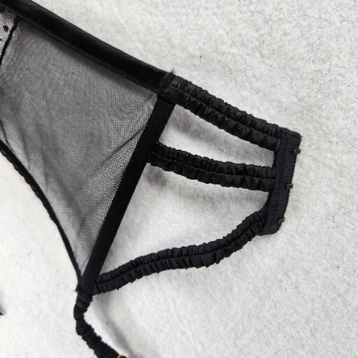 VICTORIA'S SECRET Dream Angels Black Floral Lace Garter Belt Womens M-L NEW