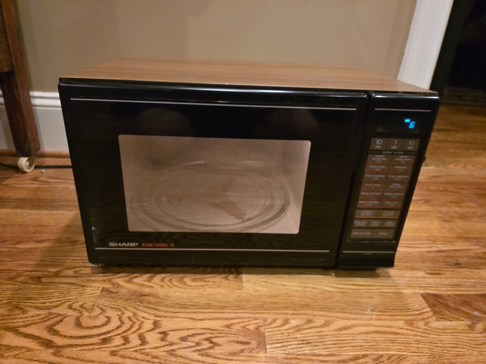 Vintage Sharp Carousel Microwave Oven Model R-4A70 1988 Faux Wood Grain CLEAN