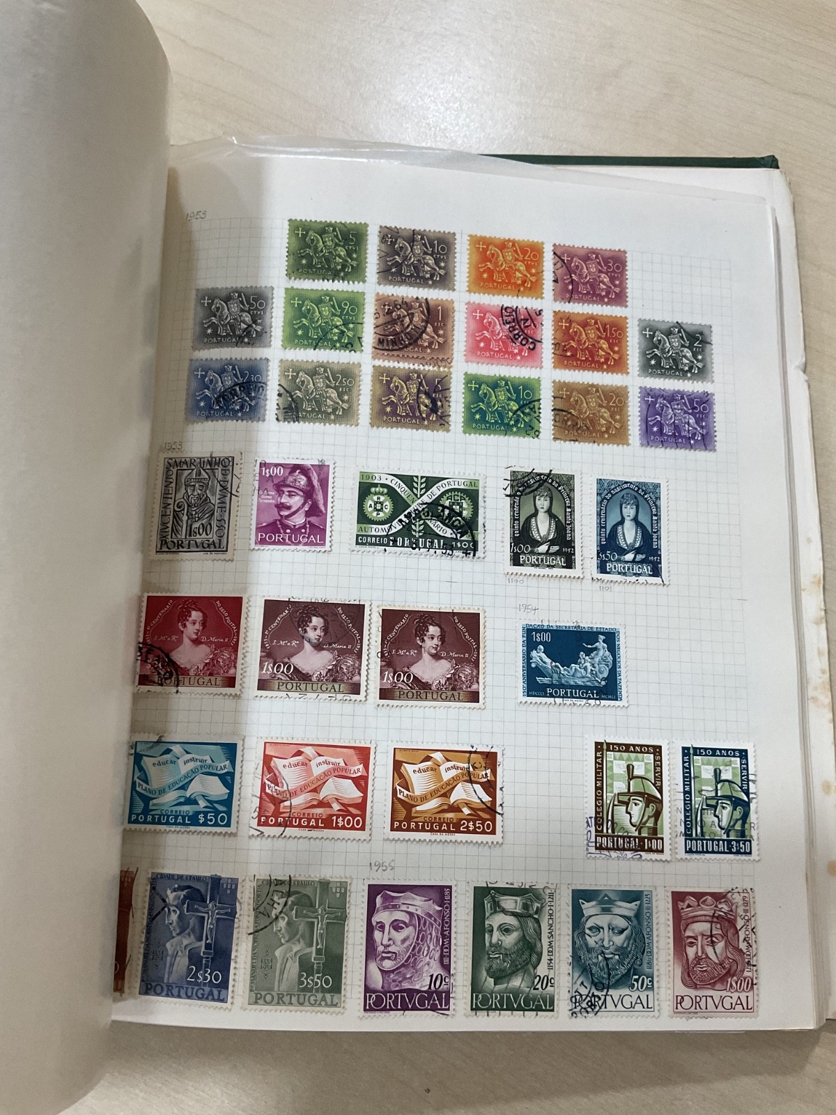 Portugal + colonies stamps. 1870 - 1979. Mint/used. Album G/101