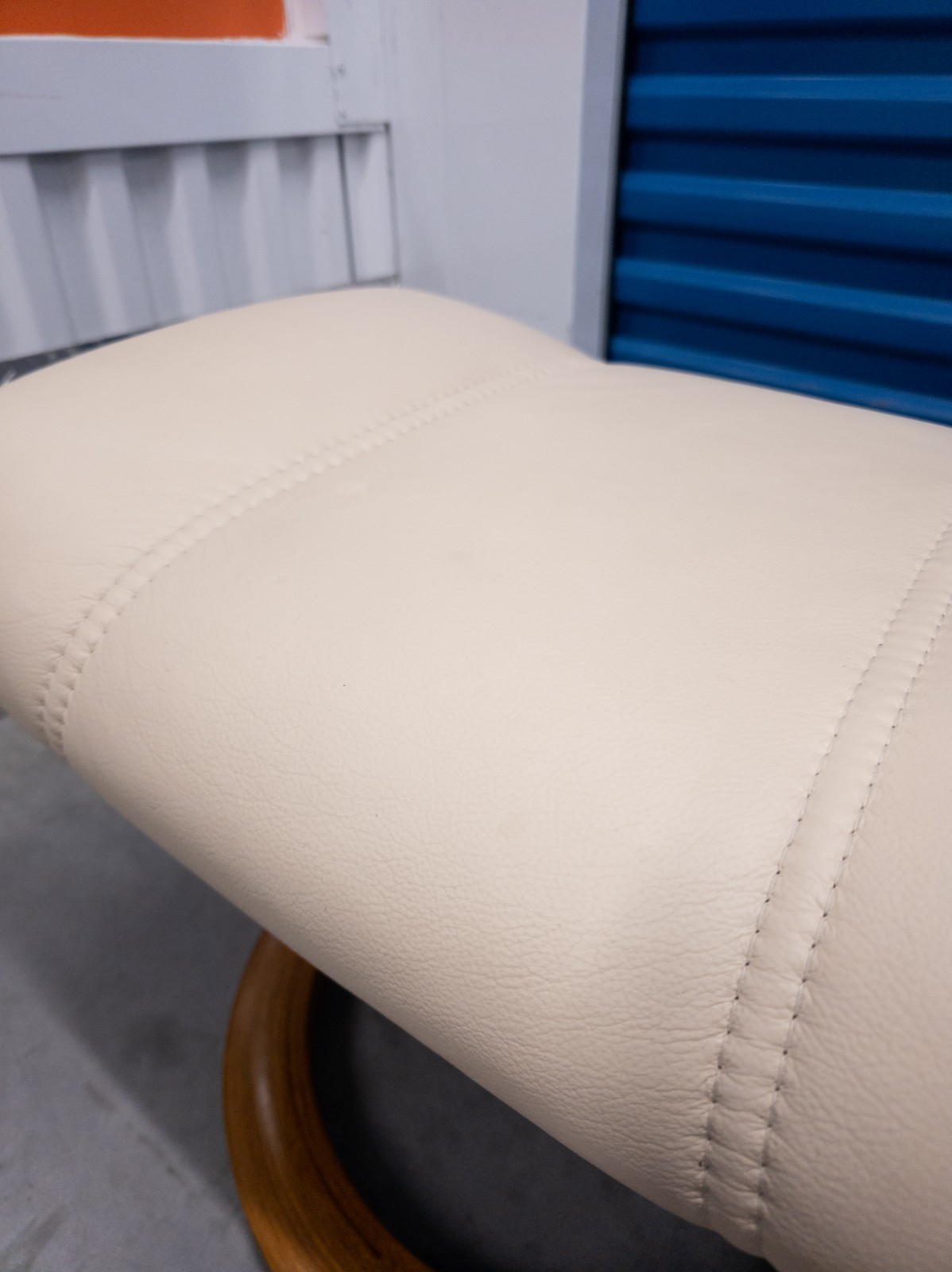 Ekornes Stressless Cream Colored Leather Ottoman | Tilt Function | Teak